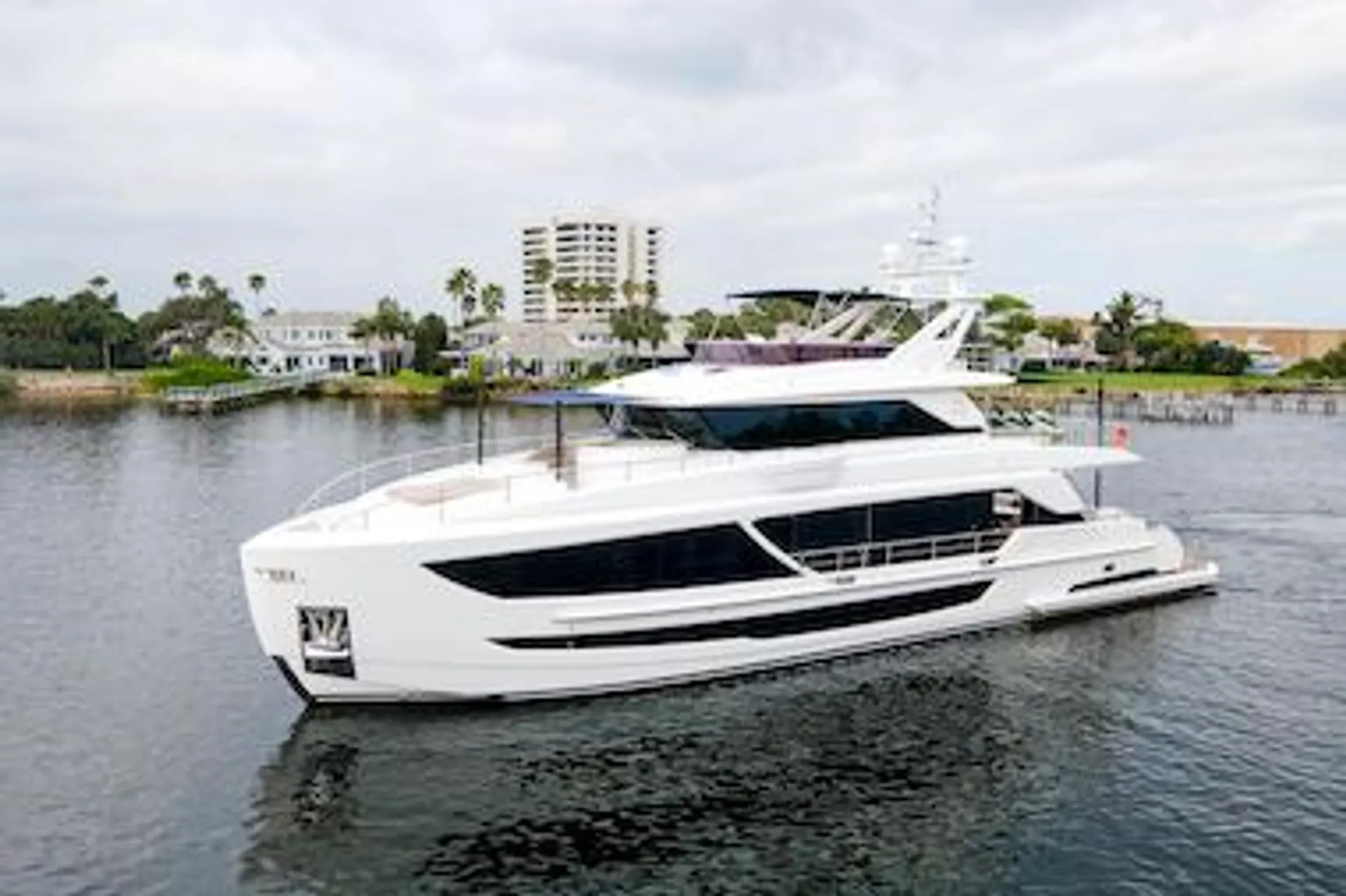 Horizon 94 Trideck in Palm Beach Gardens, FL — photo 2