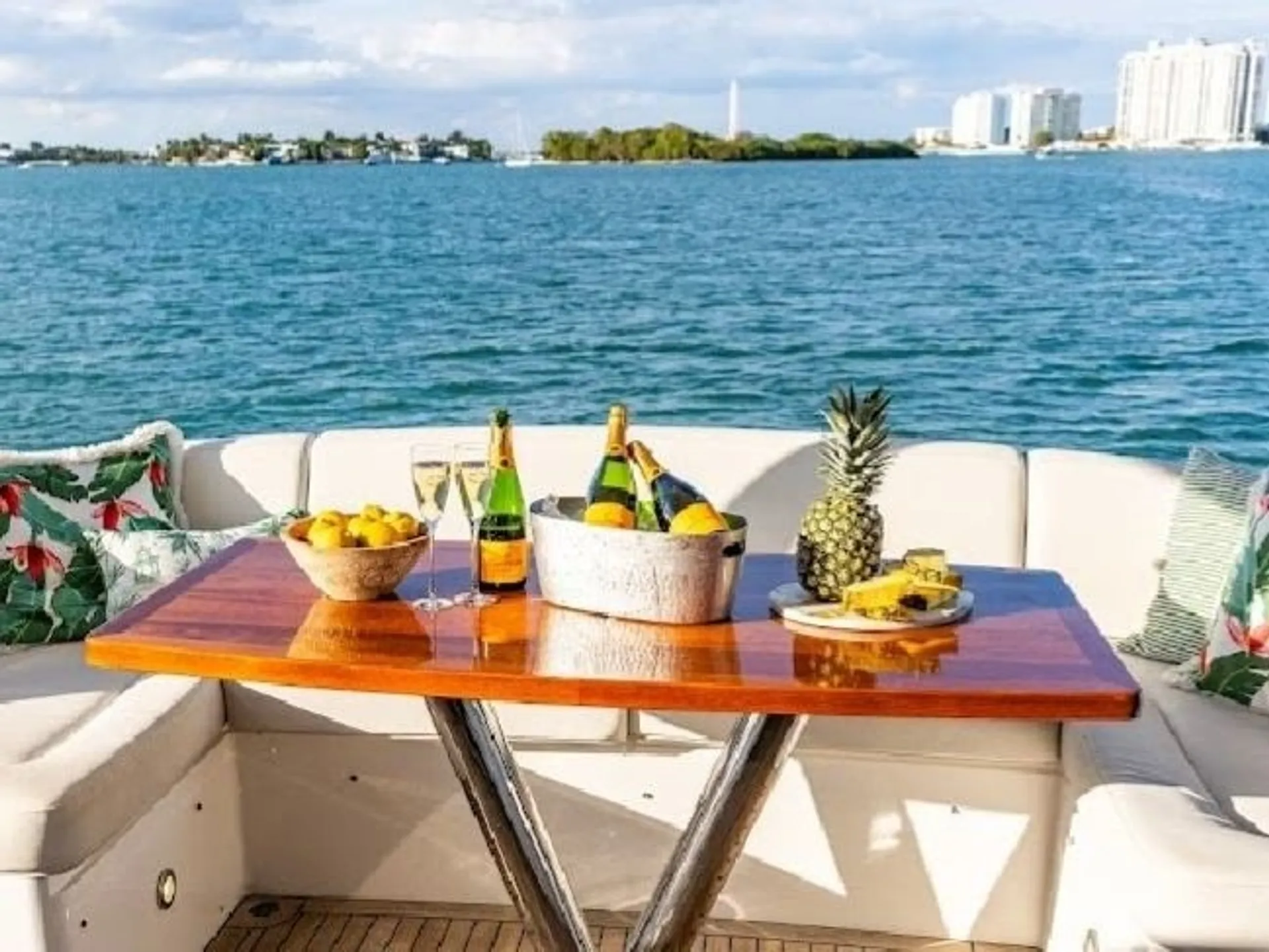 Sunseeker 75 Flybridge in Miami Beach, FL — photo 7