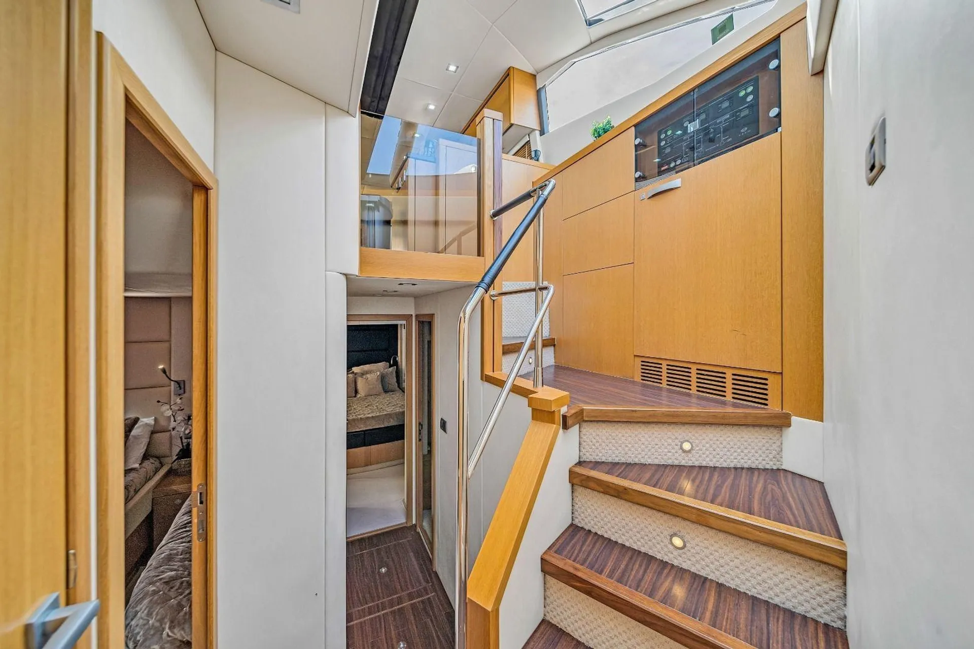 Sunseeker Manhattan 70 in Miami Beach, FL — photo 8