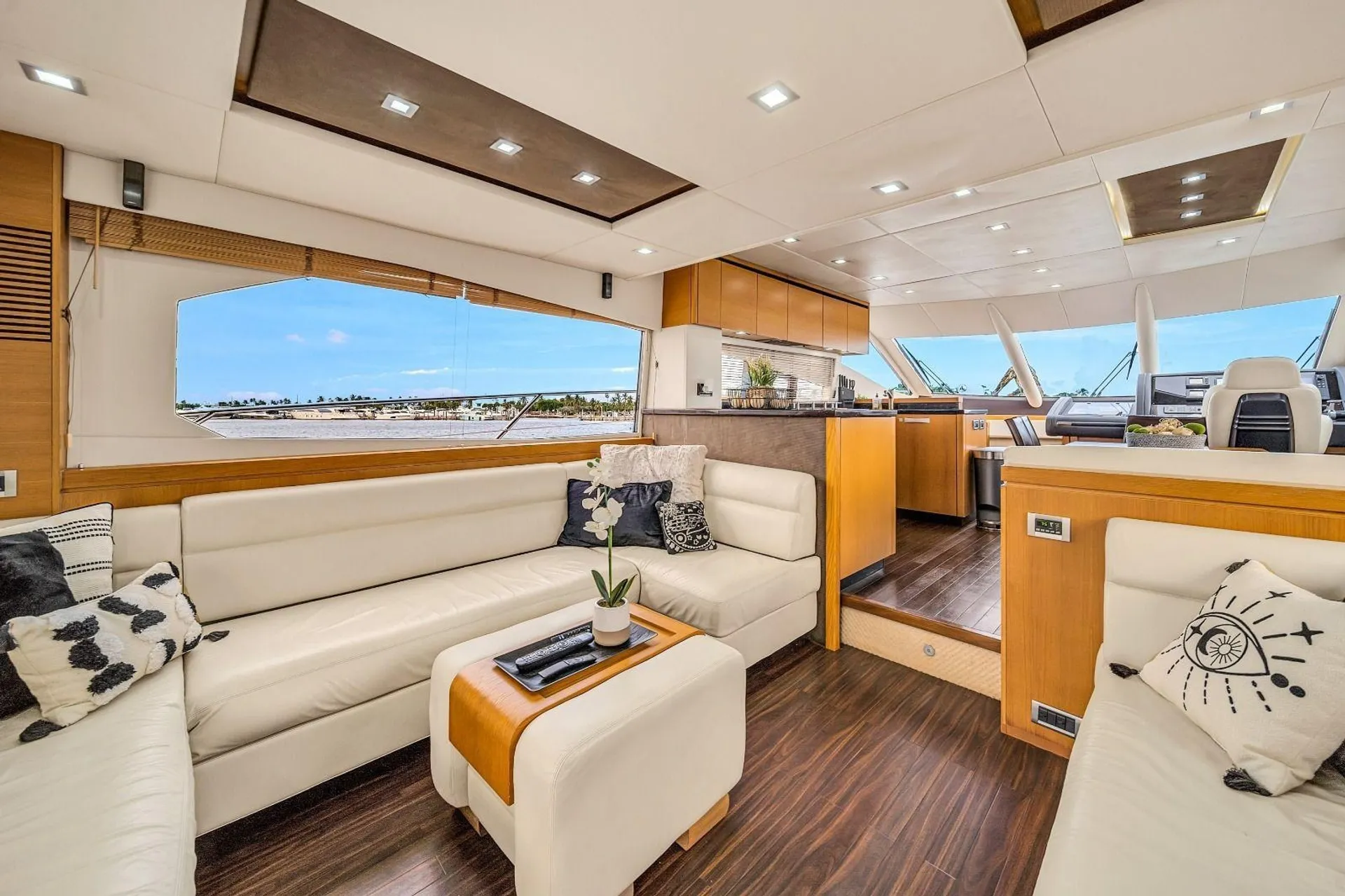 Sunseeker Manhattan 70 in Miami Beach, FL — photo 9