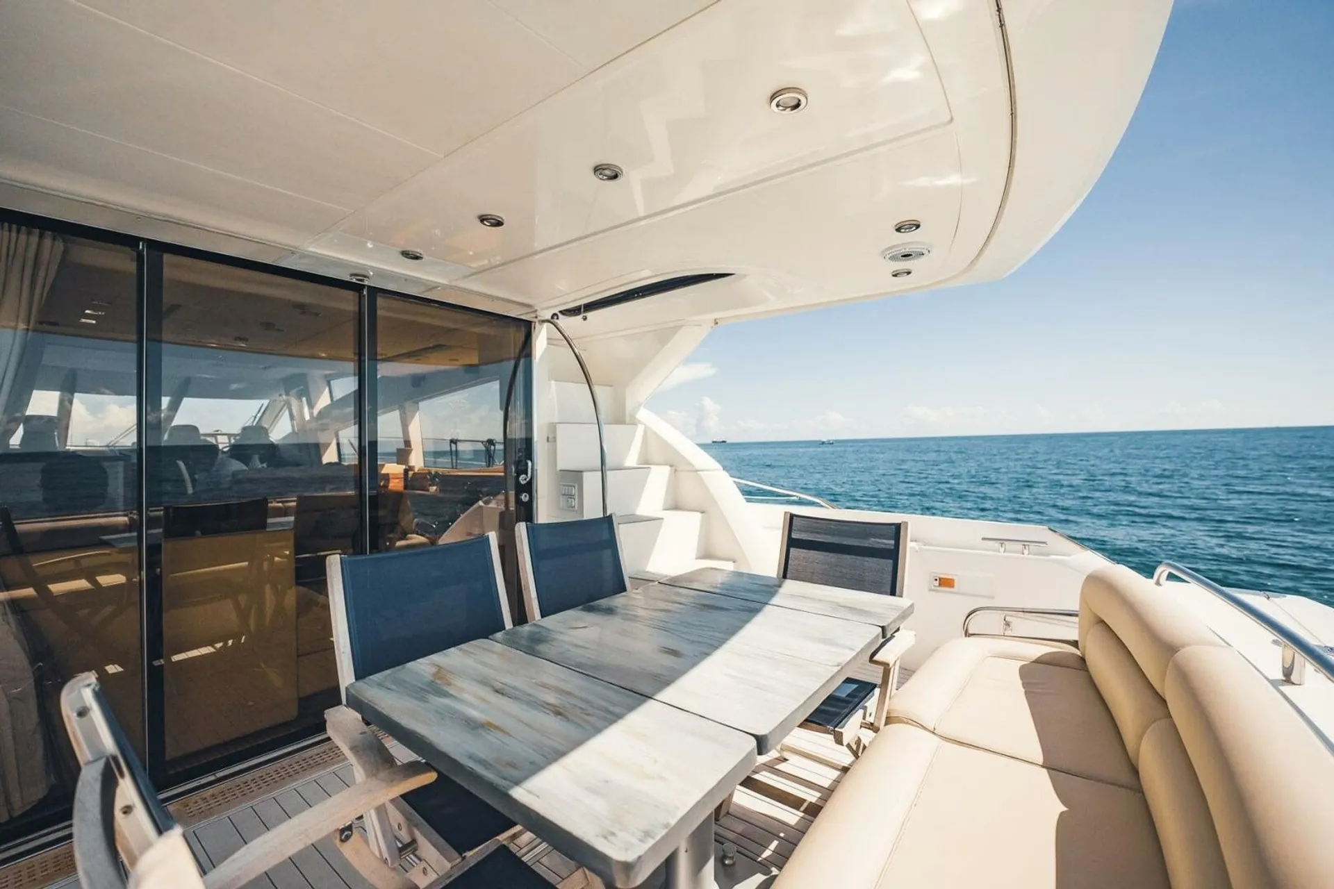 Sunseeker Manhattan 70 in Miami Beach, FL — photo 9