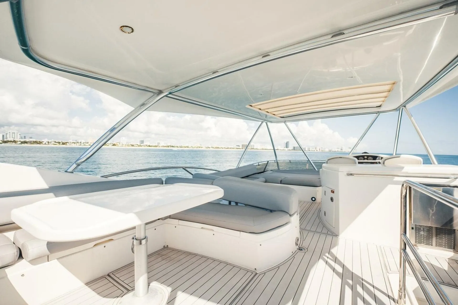 Sunseeker Manhattan 70 in Miami Beach, FL — photo 6