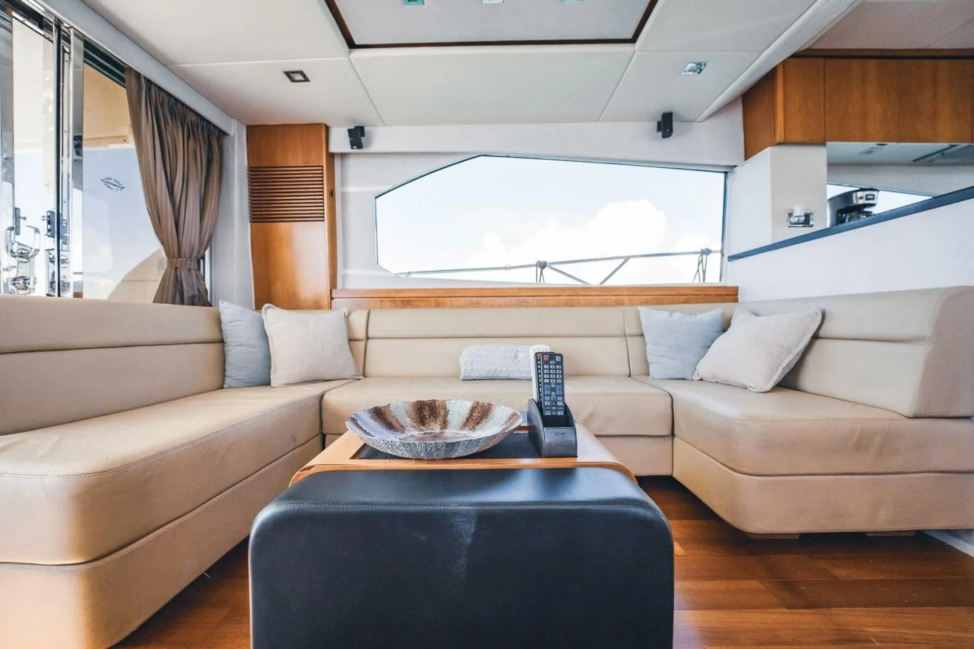 Sunseeker Manhattan 70 in Miami Beach, FL — photo 4