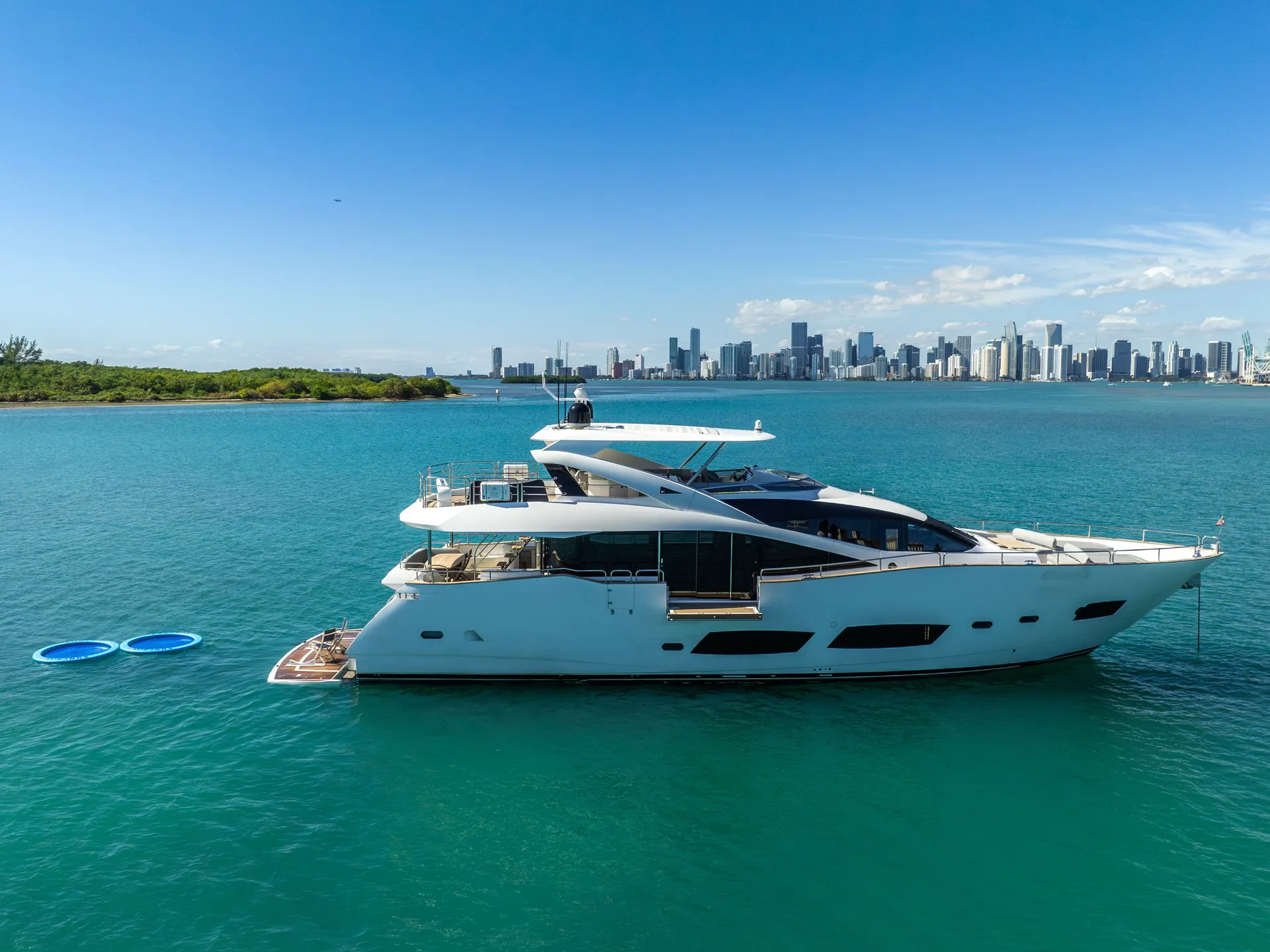 Sunseeker 95 Yacht in Miami Beach, FL — photo 5