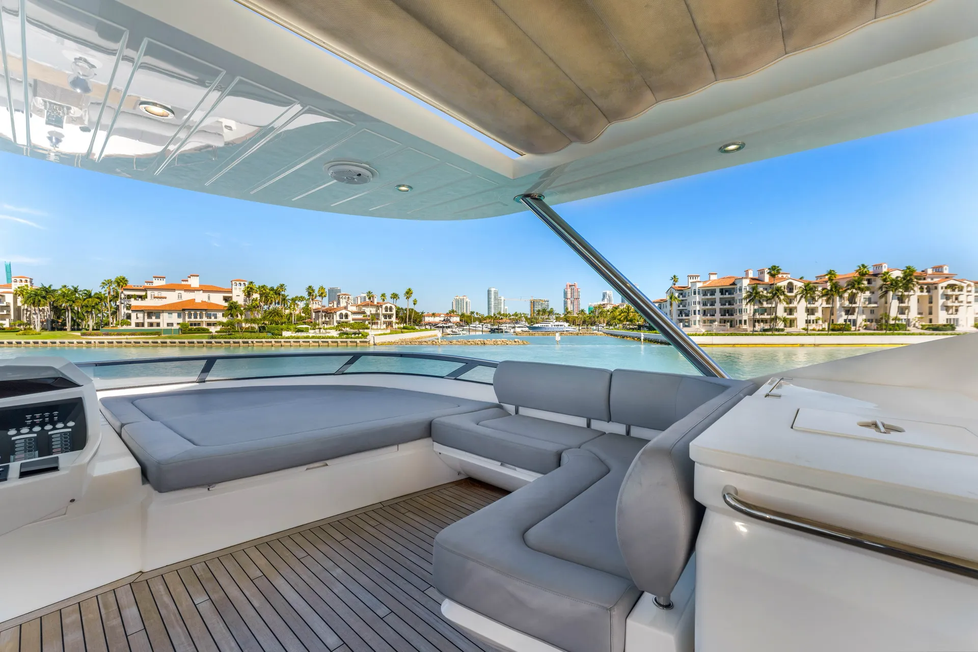 Sunseeker 95 Yacht in Miami Beach, FL — photo 6