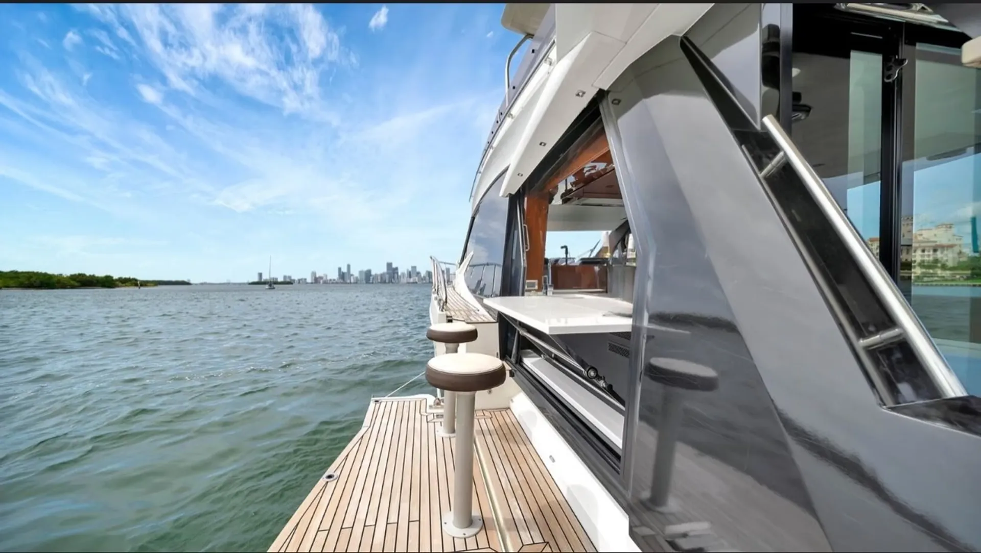 Galeon 530 FLY in Miami, FL — photo 4