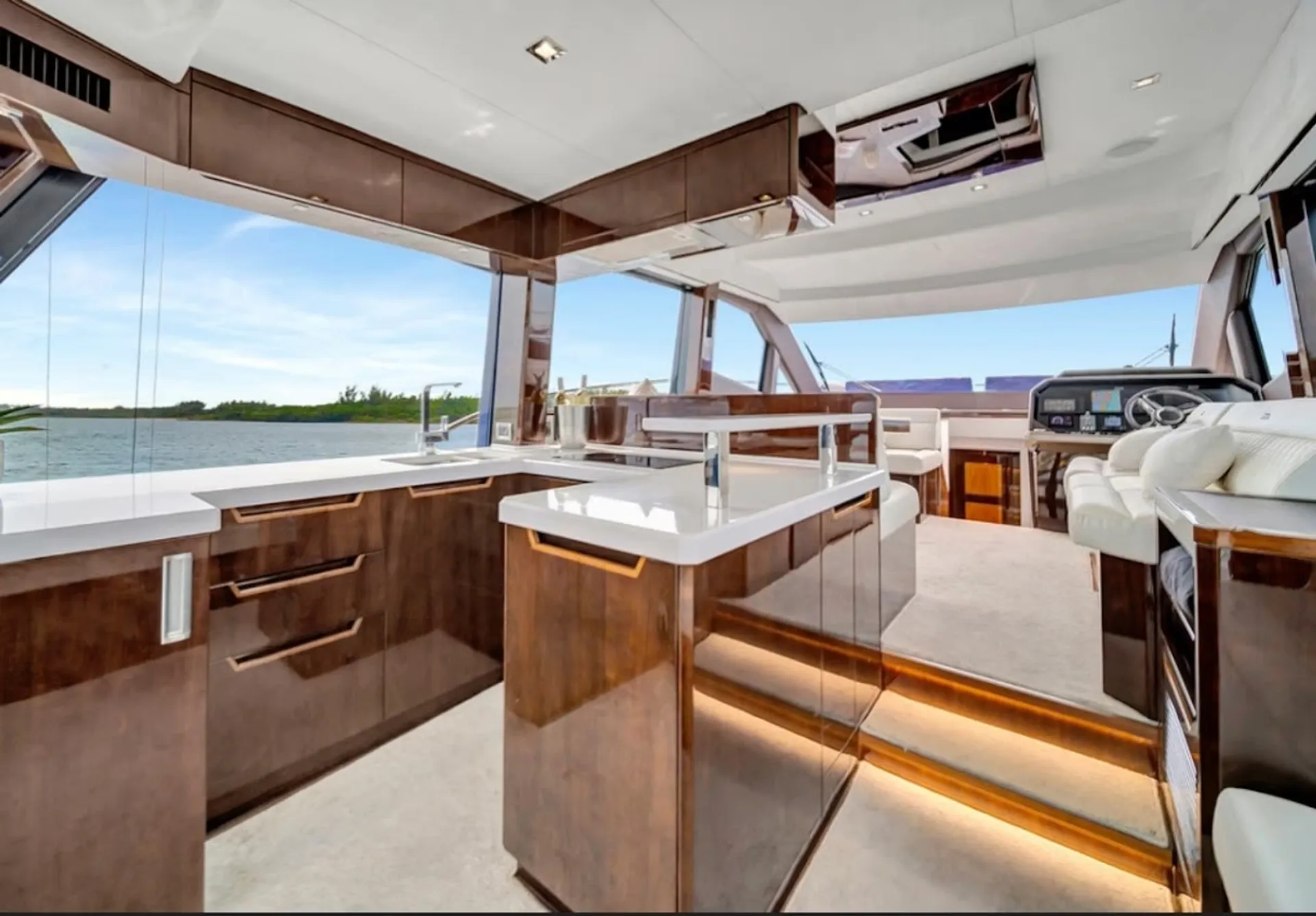 Galeon 530 FLY in Miami, FL — photo 7