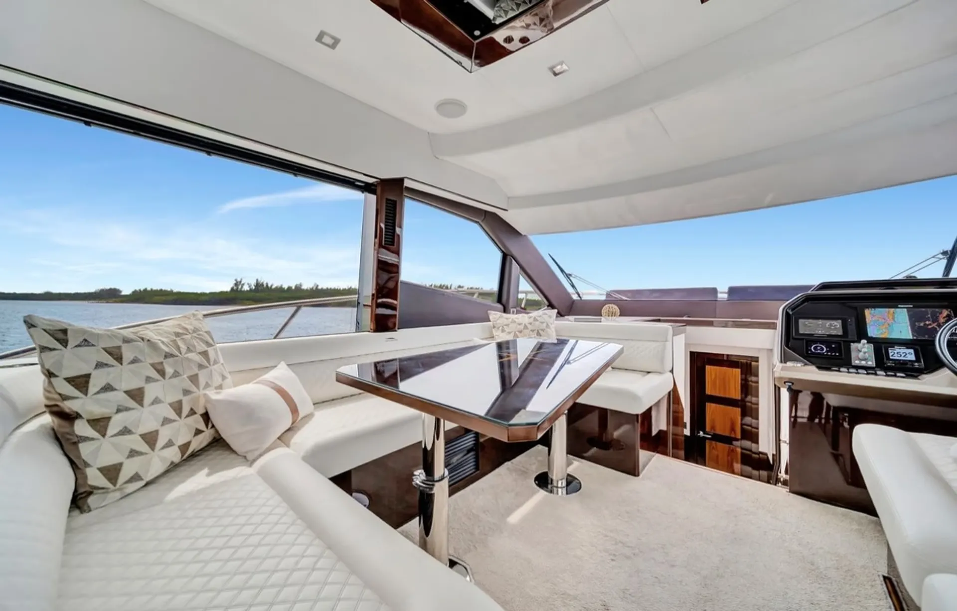Galeon 530 FLY in Miami, FL — photo 9