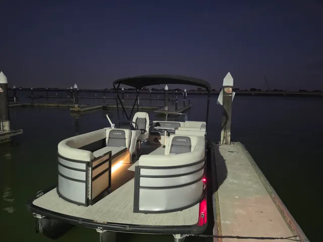 Rent a Harris pontoon in Royse City, TX near me