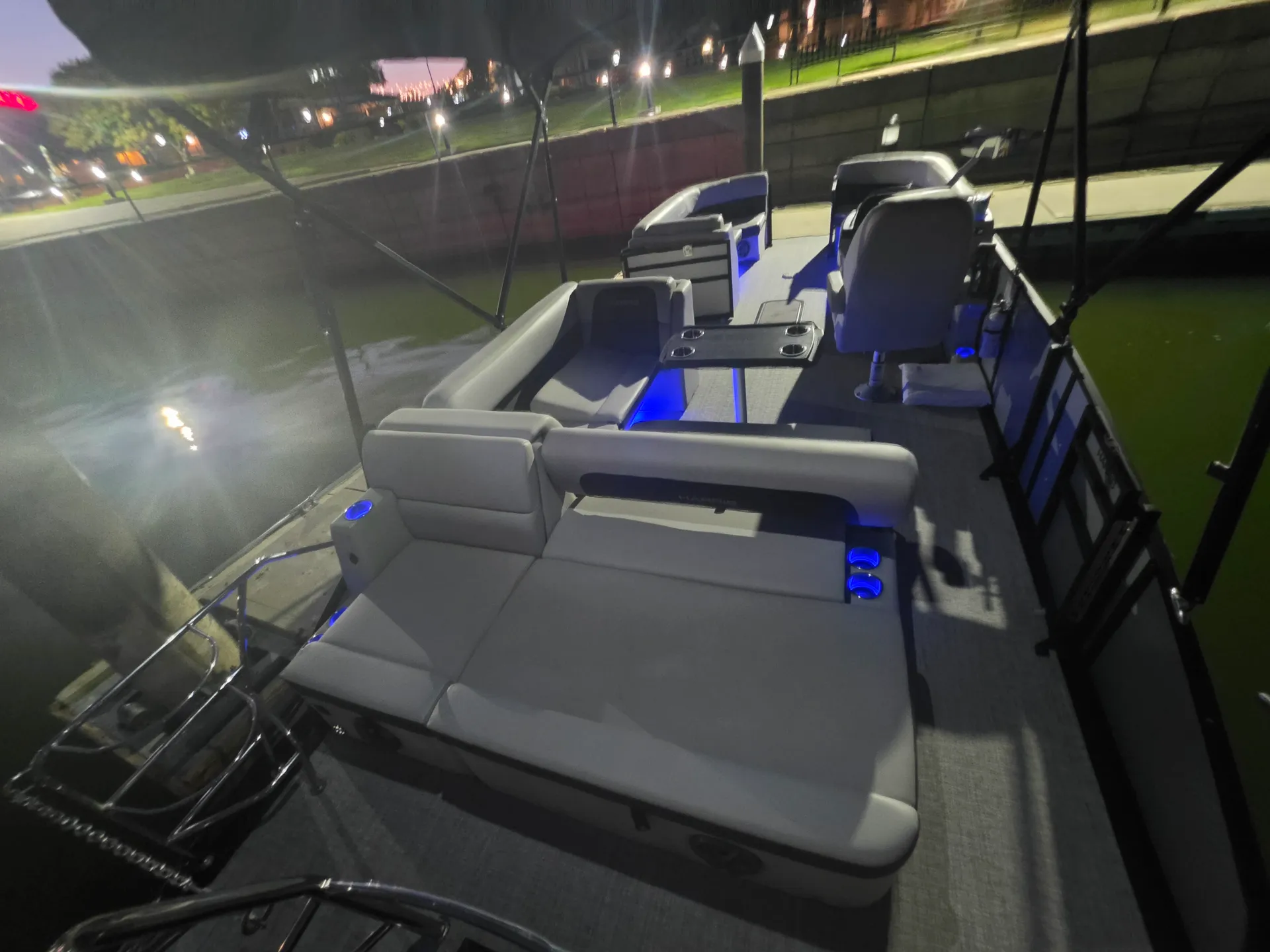 Beautiful Tritoon available on Lake Ray Hubbard