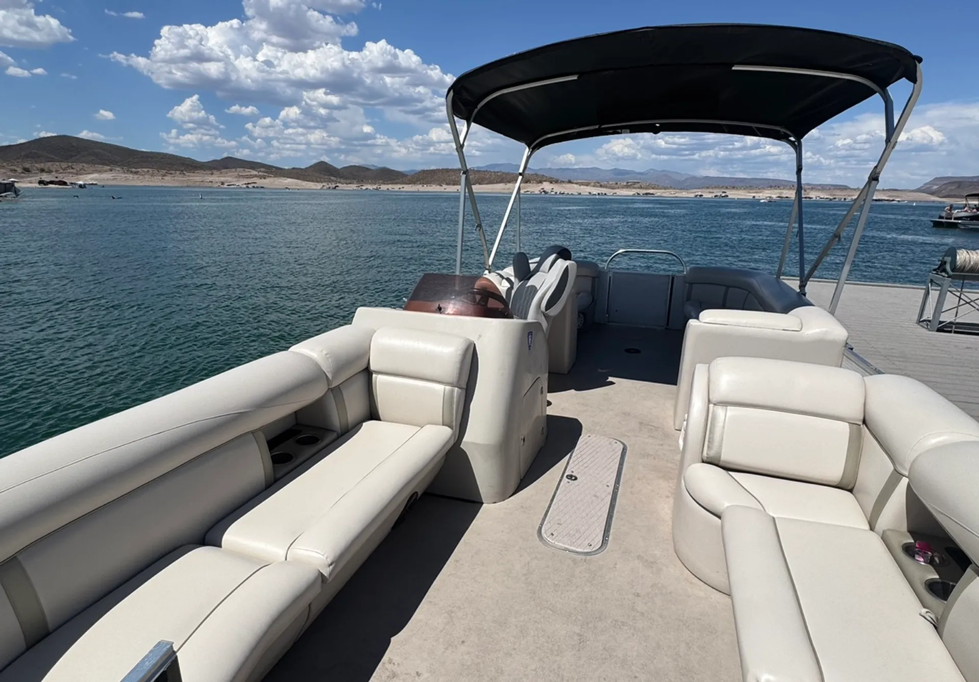 2017 - 24’ Tritoon party barge for rent. 