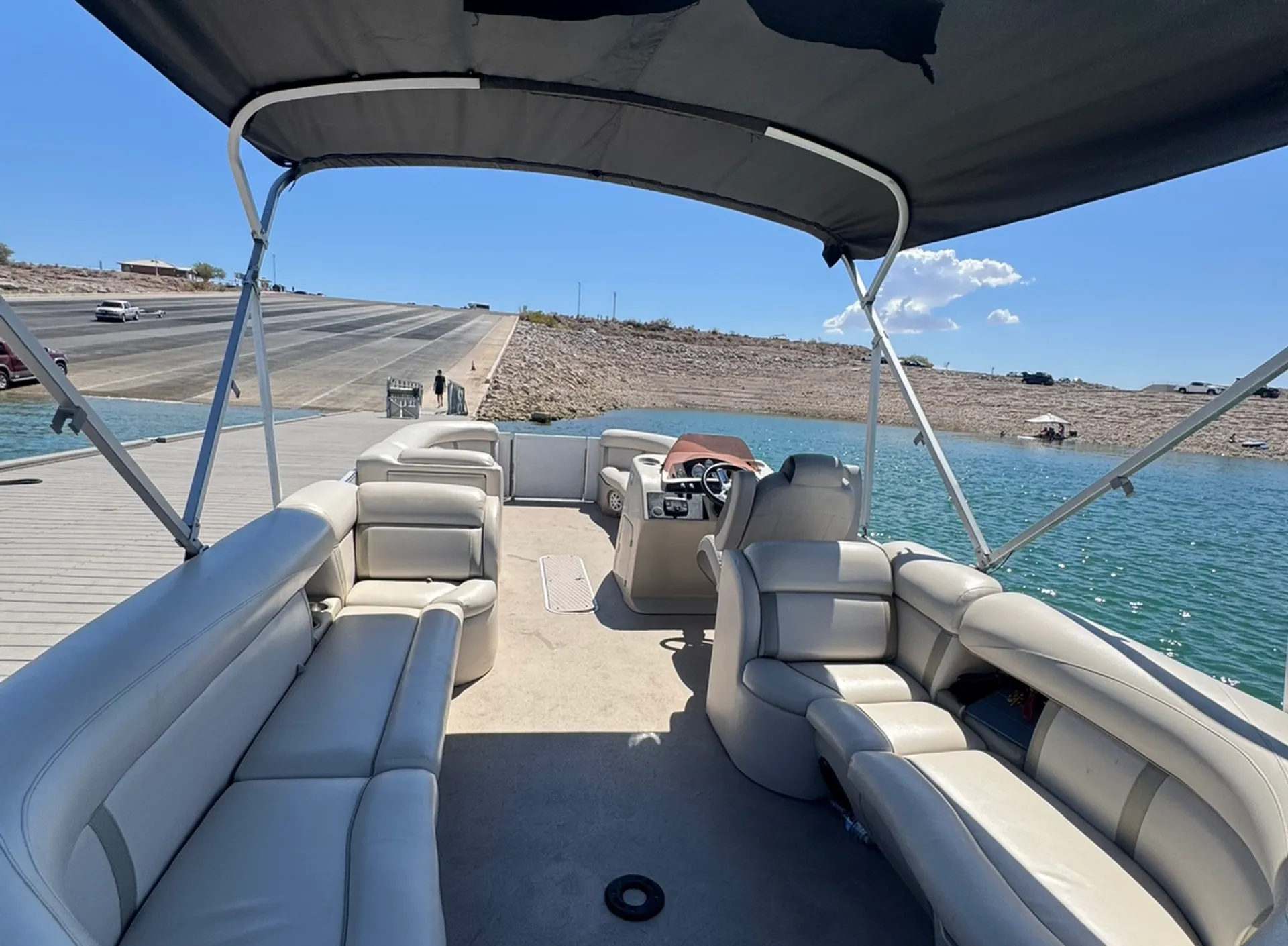 2017 - 24’ Tritoon party barge for rent. 