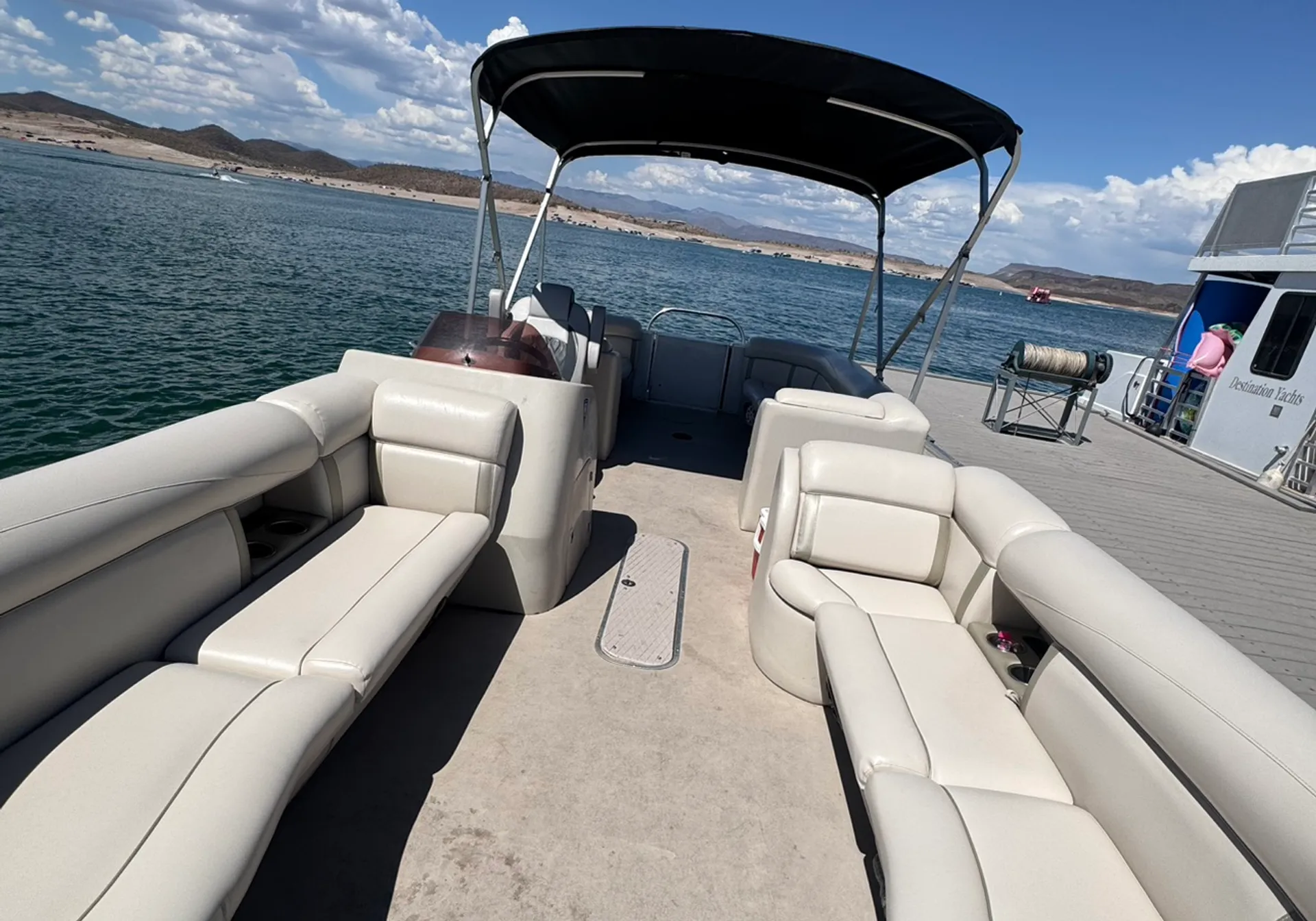 2017 - 24’ Tritoon party barge for rent. 