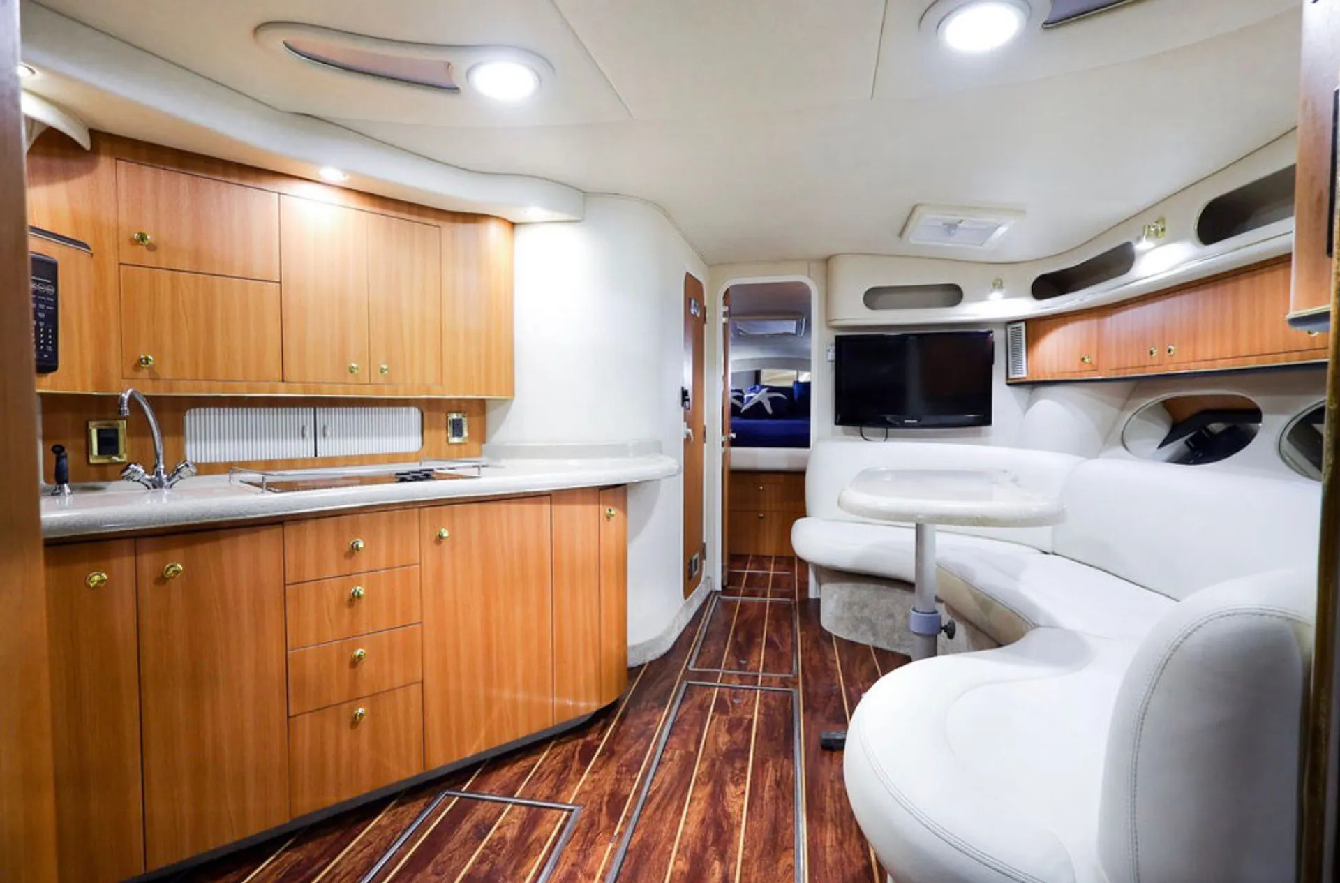 Sea Ray Boats 410 Sundancer in Miami, FL — photo 4