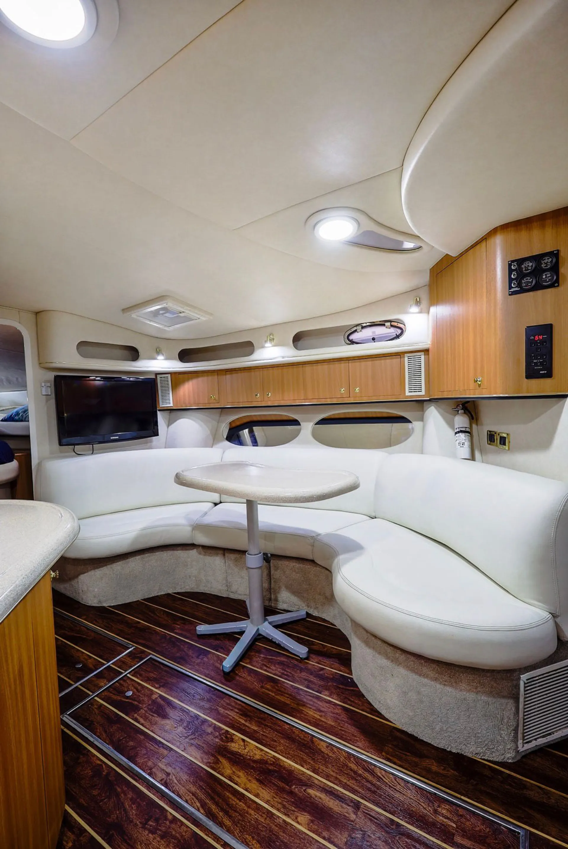 Sea Ray Boats 410 Sundancer in Miami, FL — photo 5