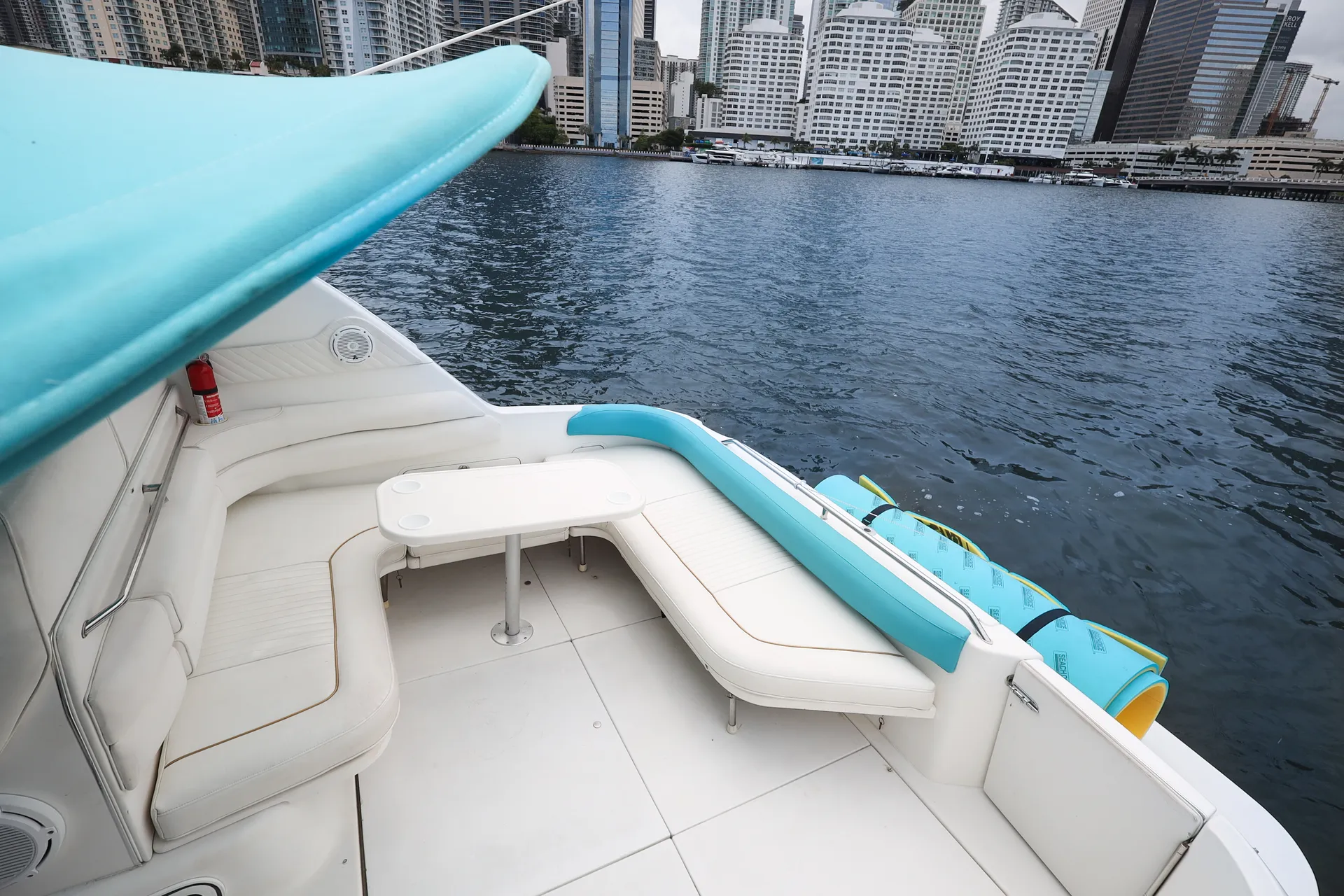 Sea Ray Boats 410 Sundancer in Miami, FL — photo 3