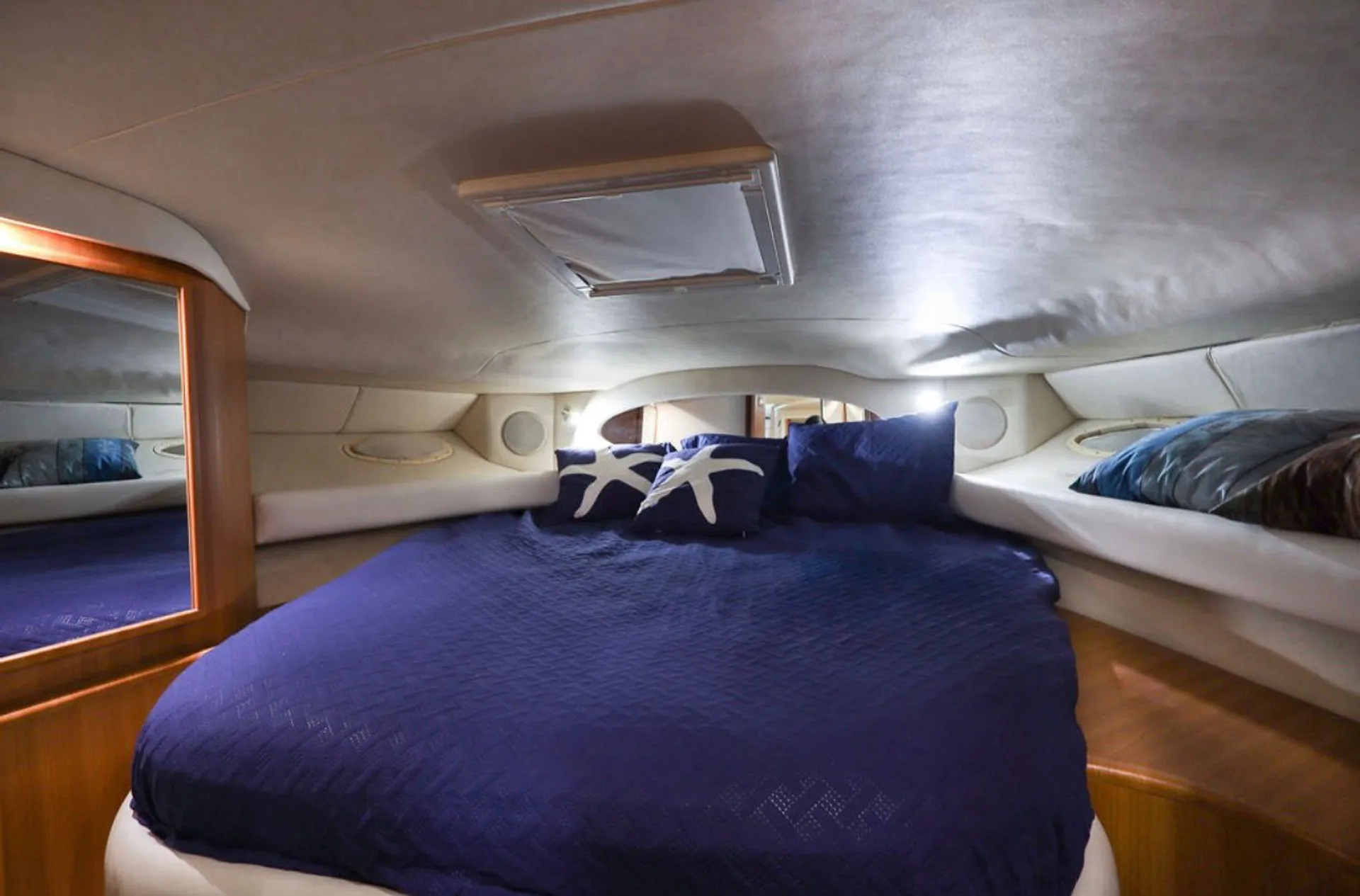 Sea Ray Boats 410 Sundancer in Miami, FL — photo 7