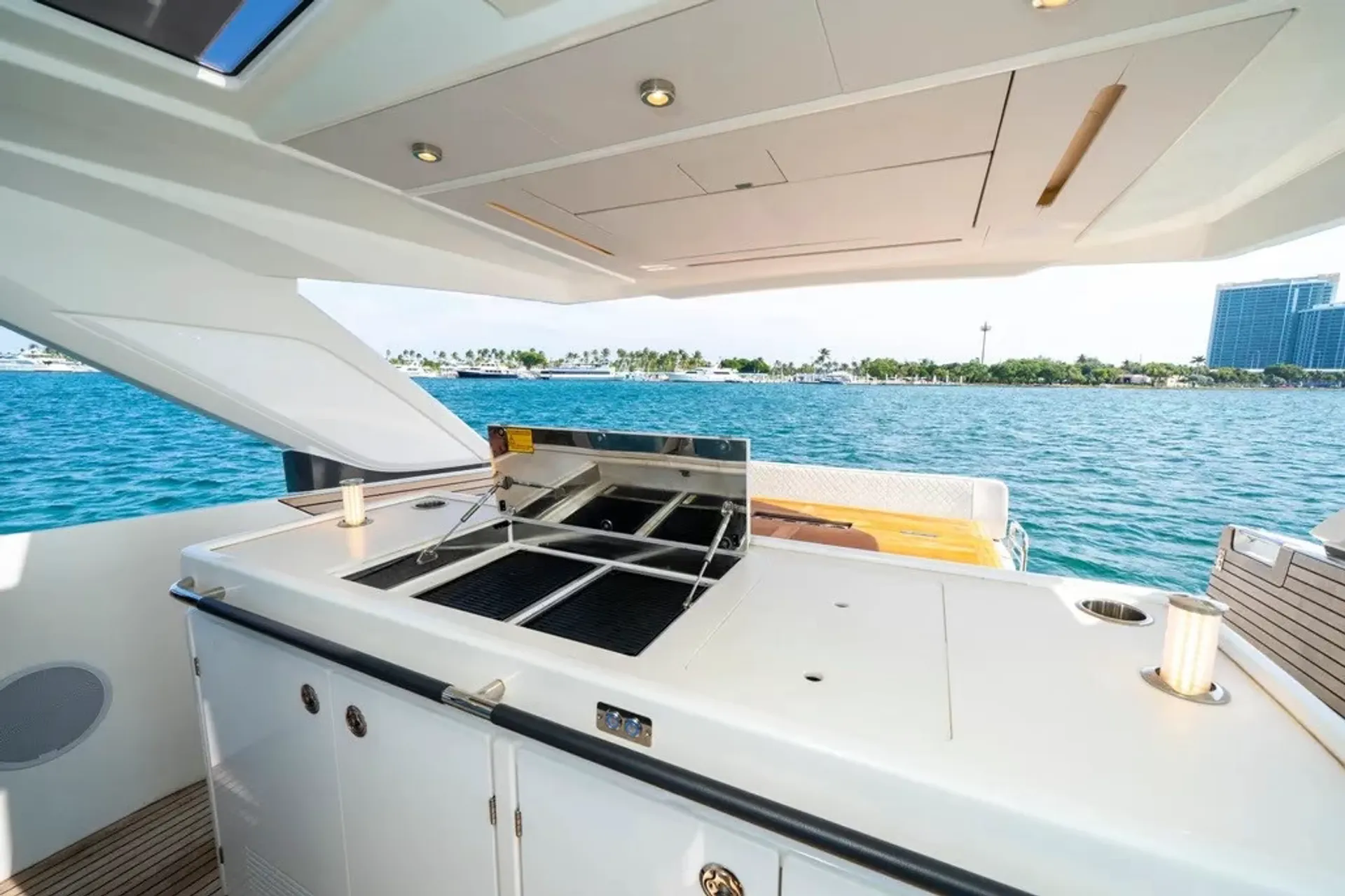 Jeanneau 43 in Miami, FL — photo 9