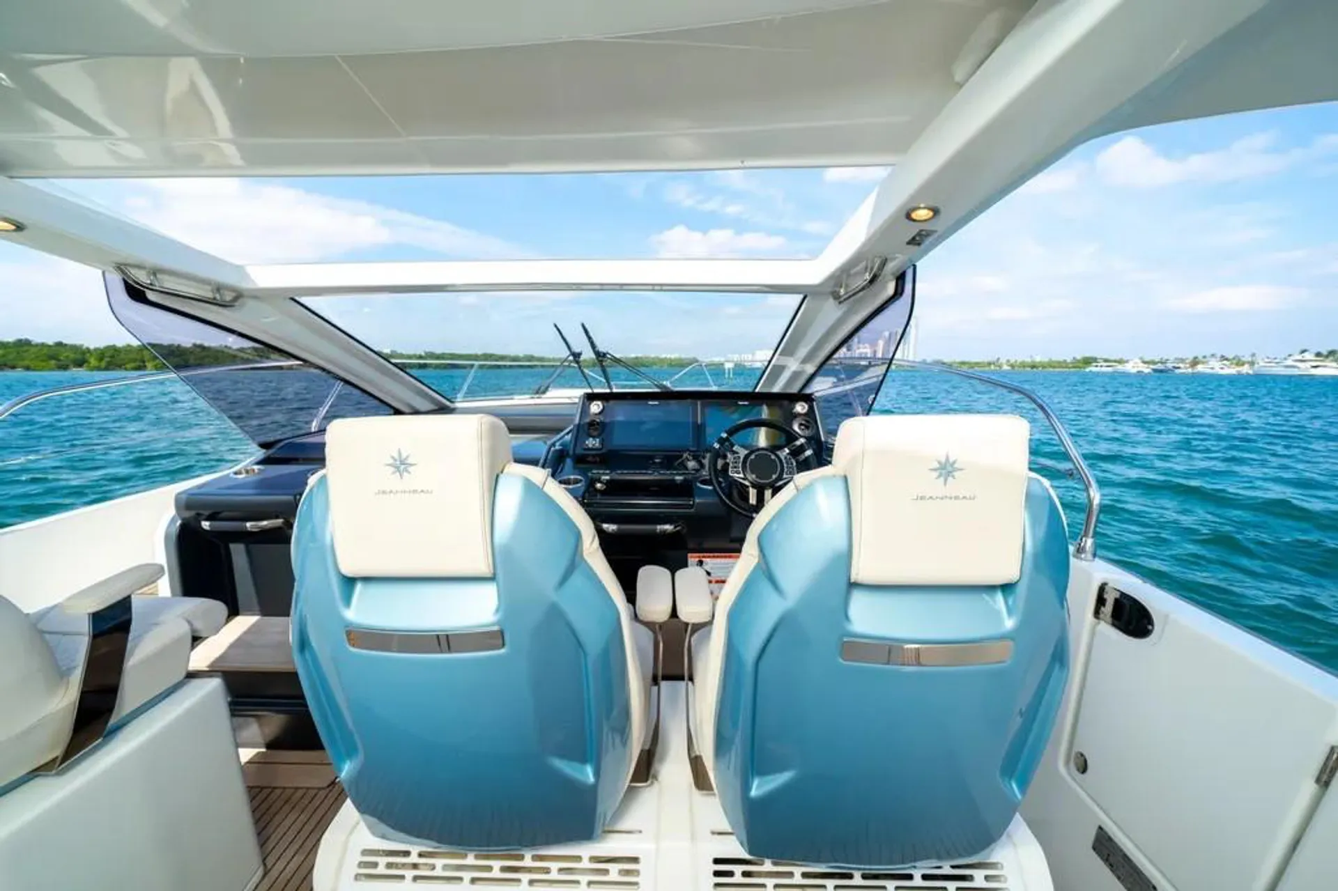 Jeanneau 43 in Miami, FL — photo 10
