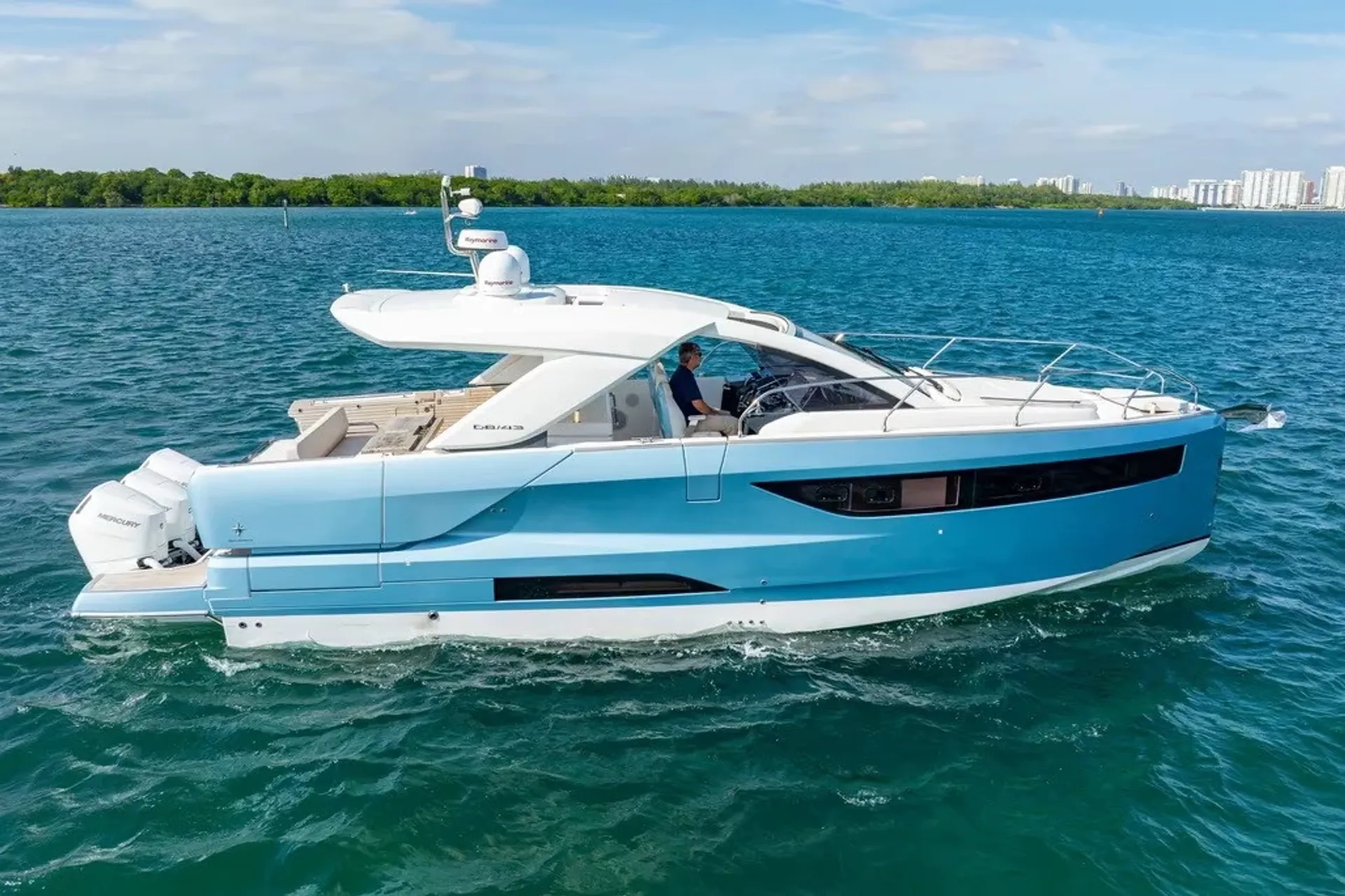 Jeanneau 43 in Miami, FL