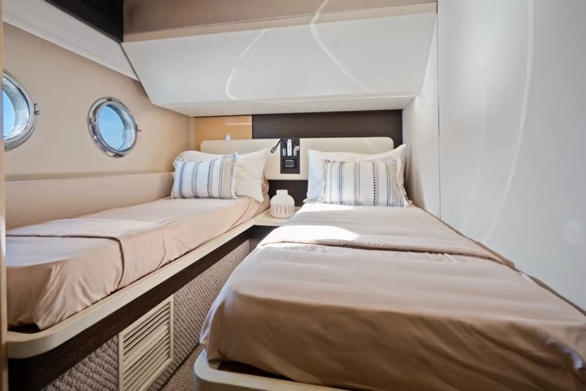 Azimut 68 FLYBRIDGE in Miami, FL — photo 5