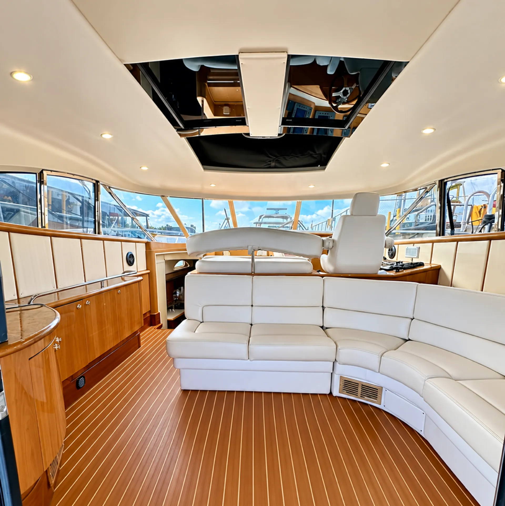 Neptunus Yachts 65 Cabrio in Miami, FL — photo 10