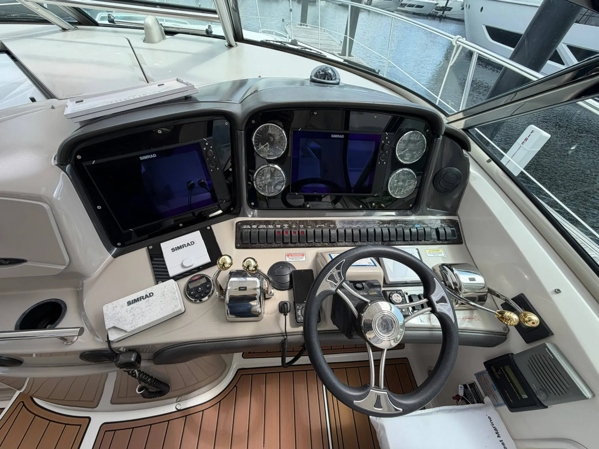 Sea Ray Sundancer — Luxury Cruising & Entertaining
