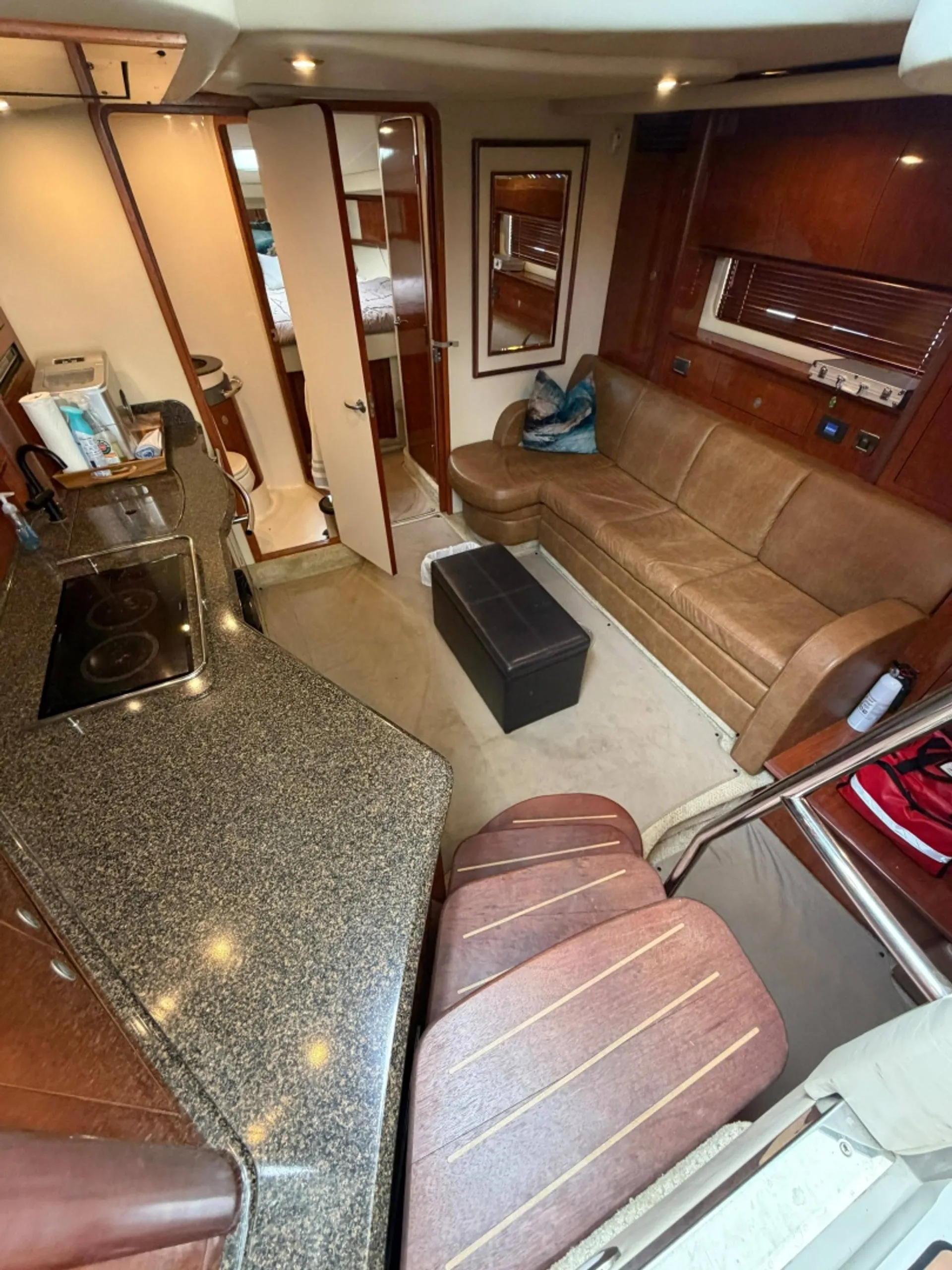 Sea Ray Sundancer — Luxury Cruising & Entertaining