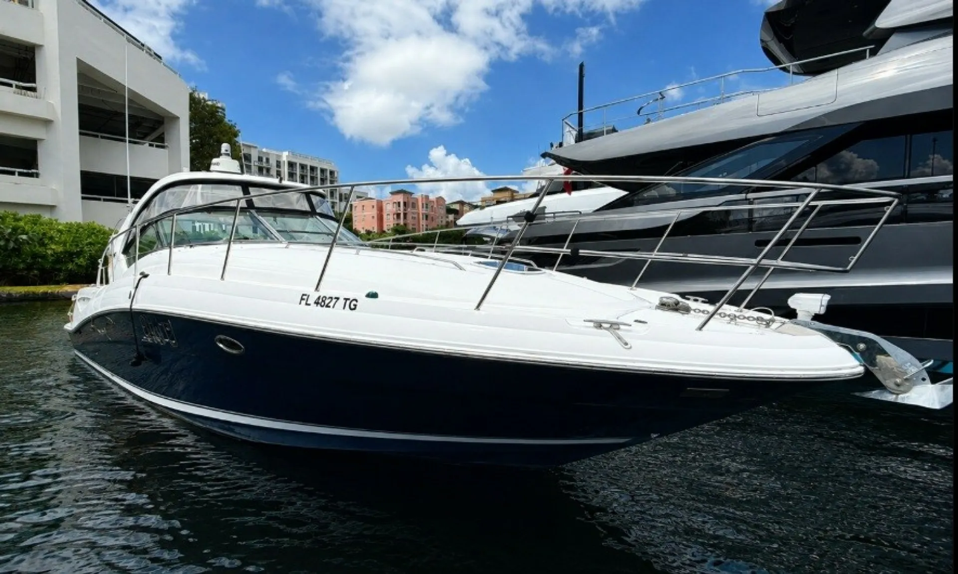 Sea Ray Sundancer — Luxury Cruising & Entertaining