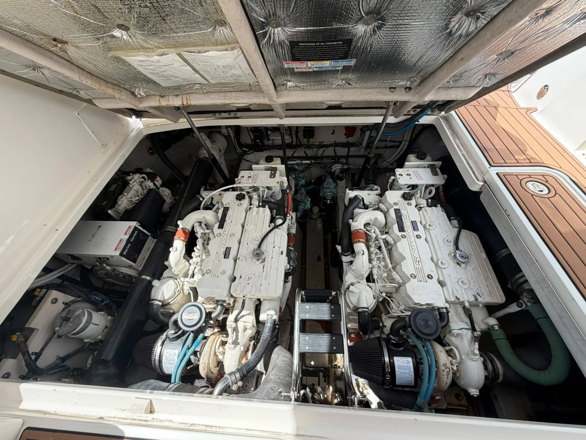 Sea Ray Sundancer — Luxury Cruising & Entertaining