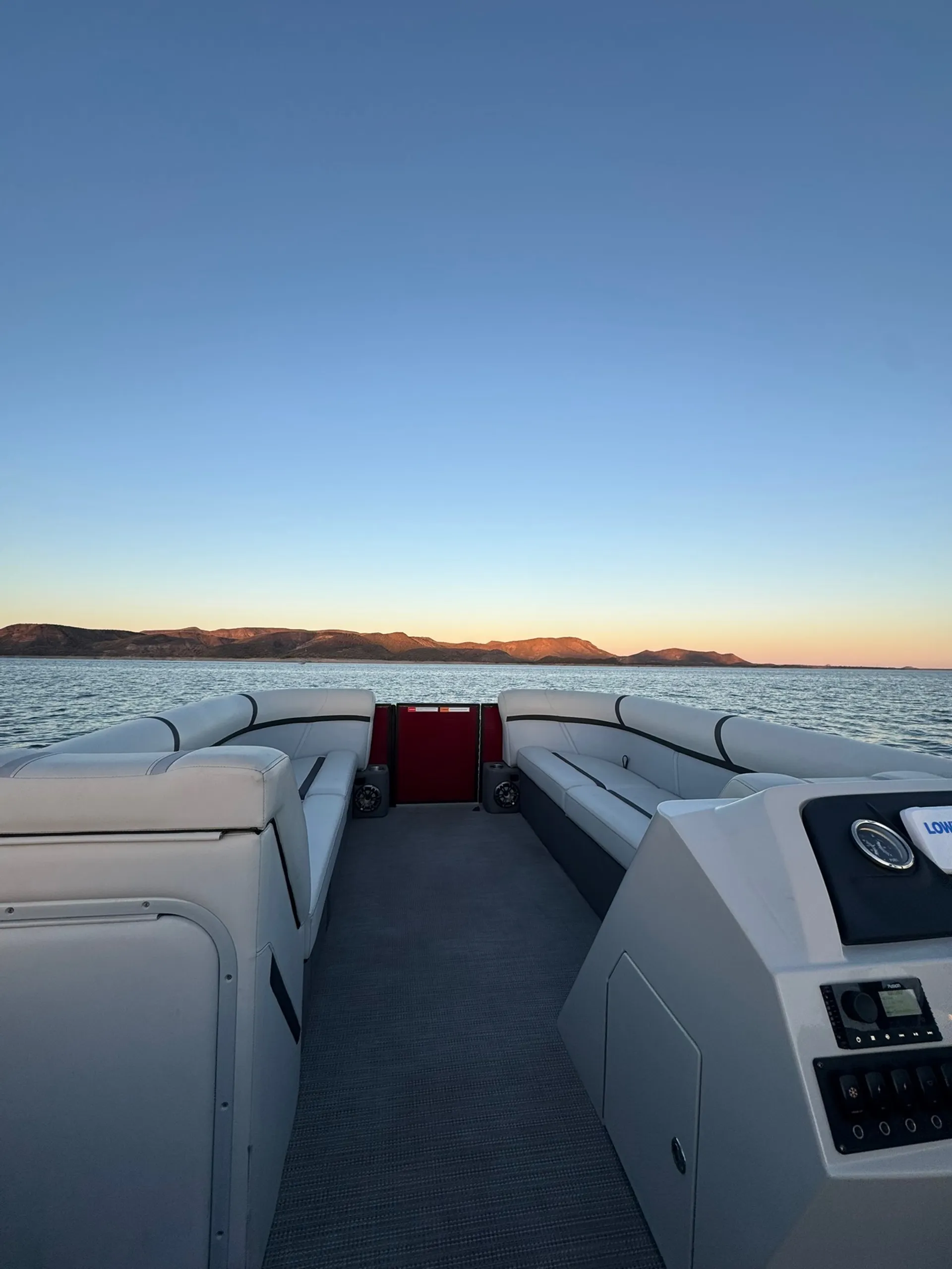 CREST PONTOONS CLASSIC DLX 240 SLC in Scottsdale, AZ — photo 4