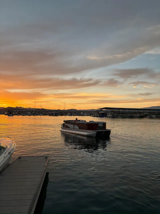 Rent a CREST PONTOONS pontoon in Scottsdale, AZ near me