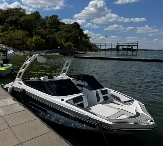 Rent a YAMAHA bow rider in Fort Worth, TX near me