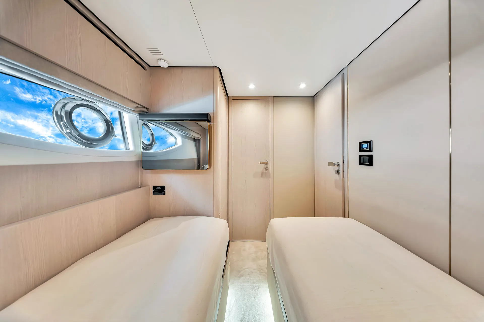 Azimut 80 Flybridge in Pompano Beach, FL — photo 3