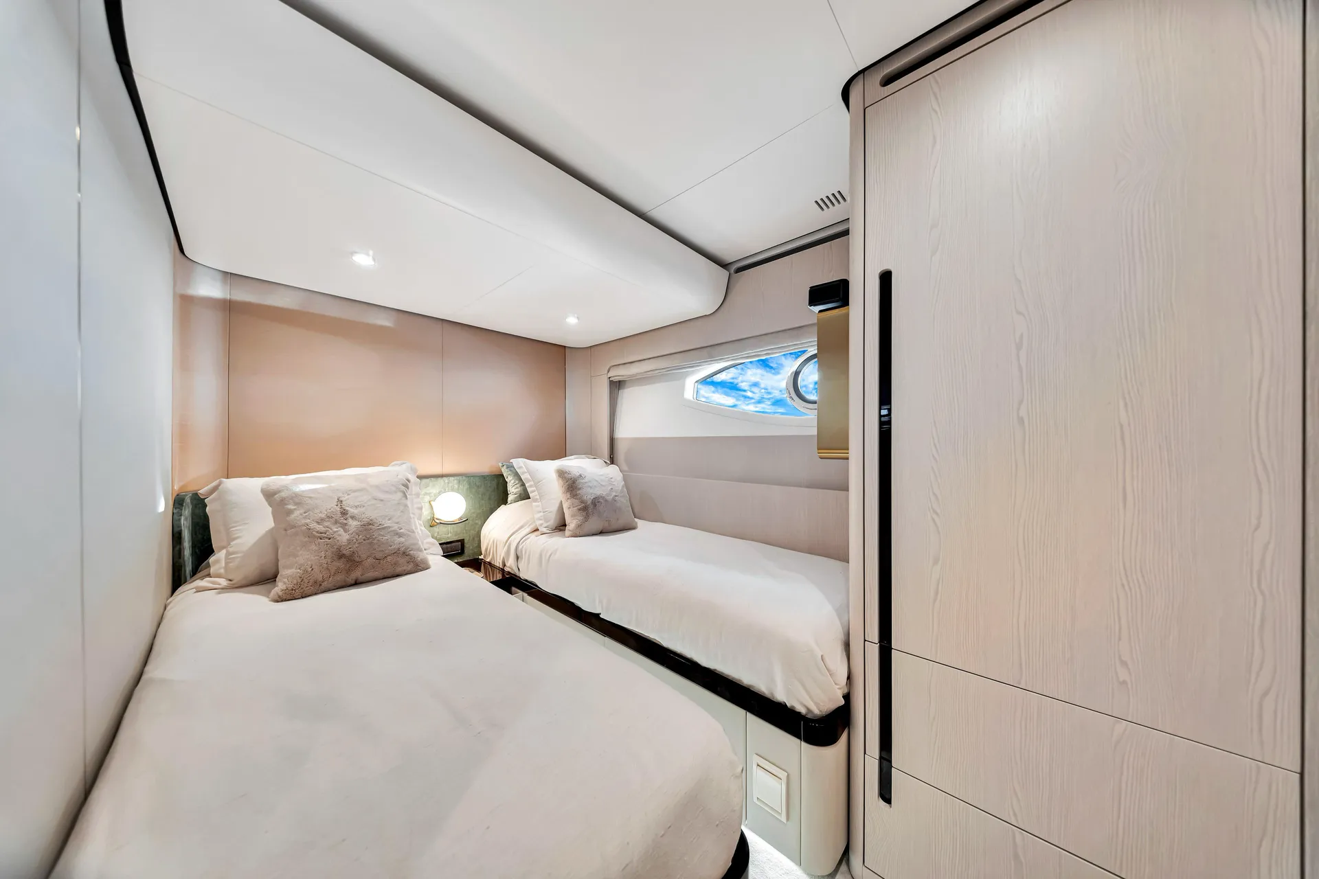 Azimut 80 Flybridge in Pompano Beach, FL — photo 5