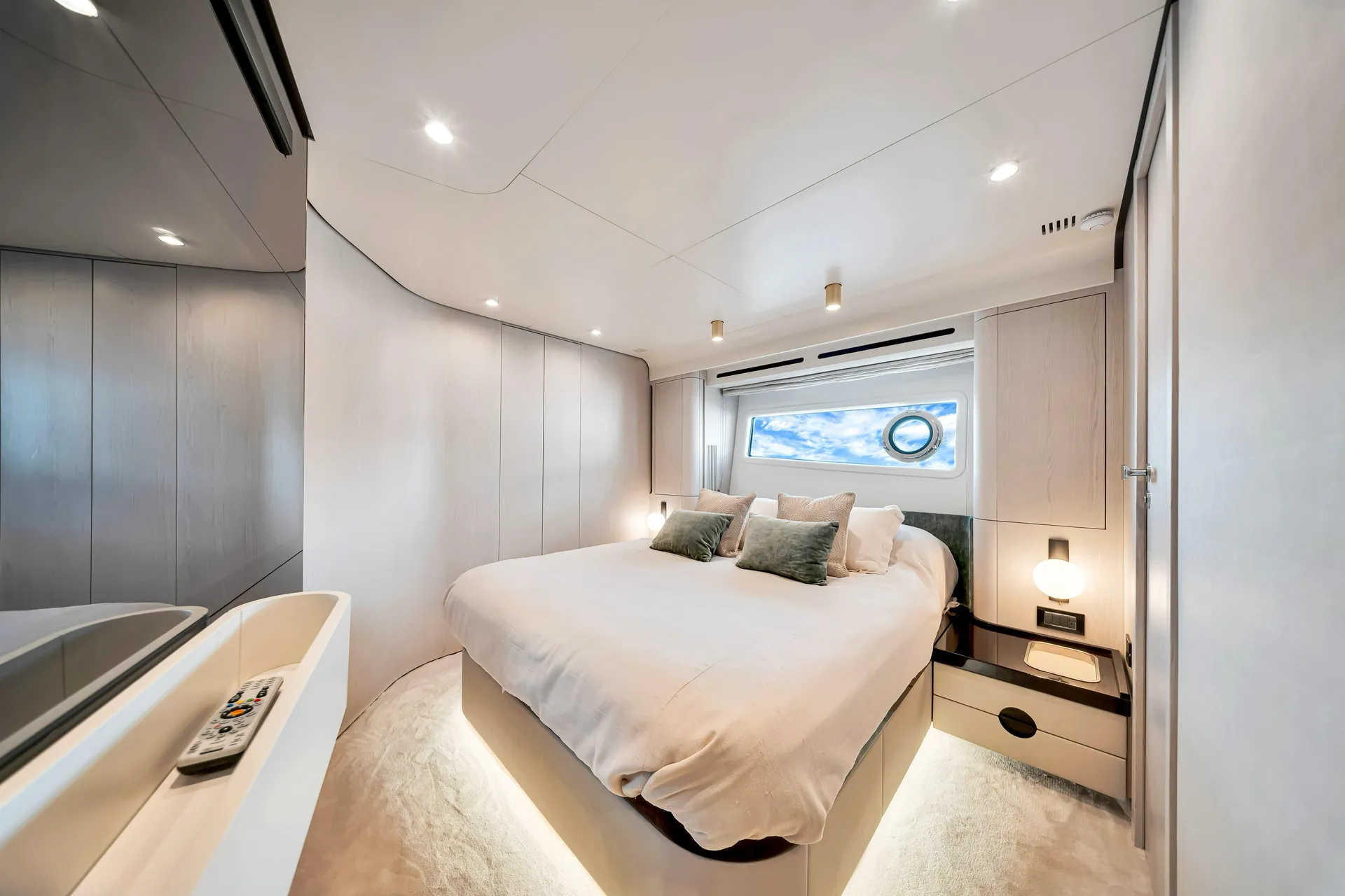 Azimut 80 Flybridge in Pompano Beach, FL — photo 7