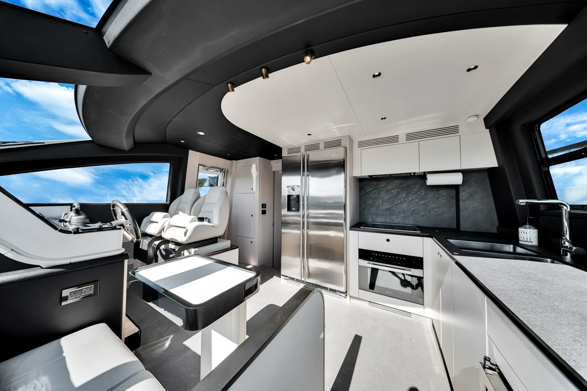 Azimut 80 Flybridge in Pompano Beach, FL — photo 10