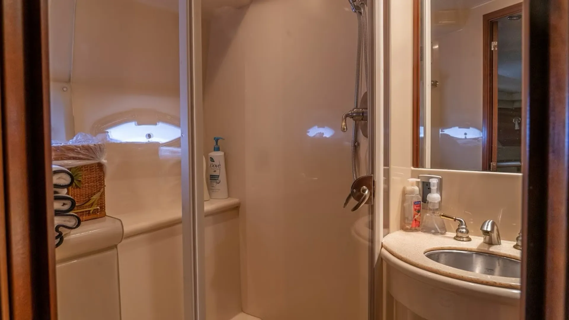 Meridian Yachts 408 Motoryacht in Fort Lauderdale, FL — photo 7