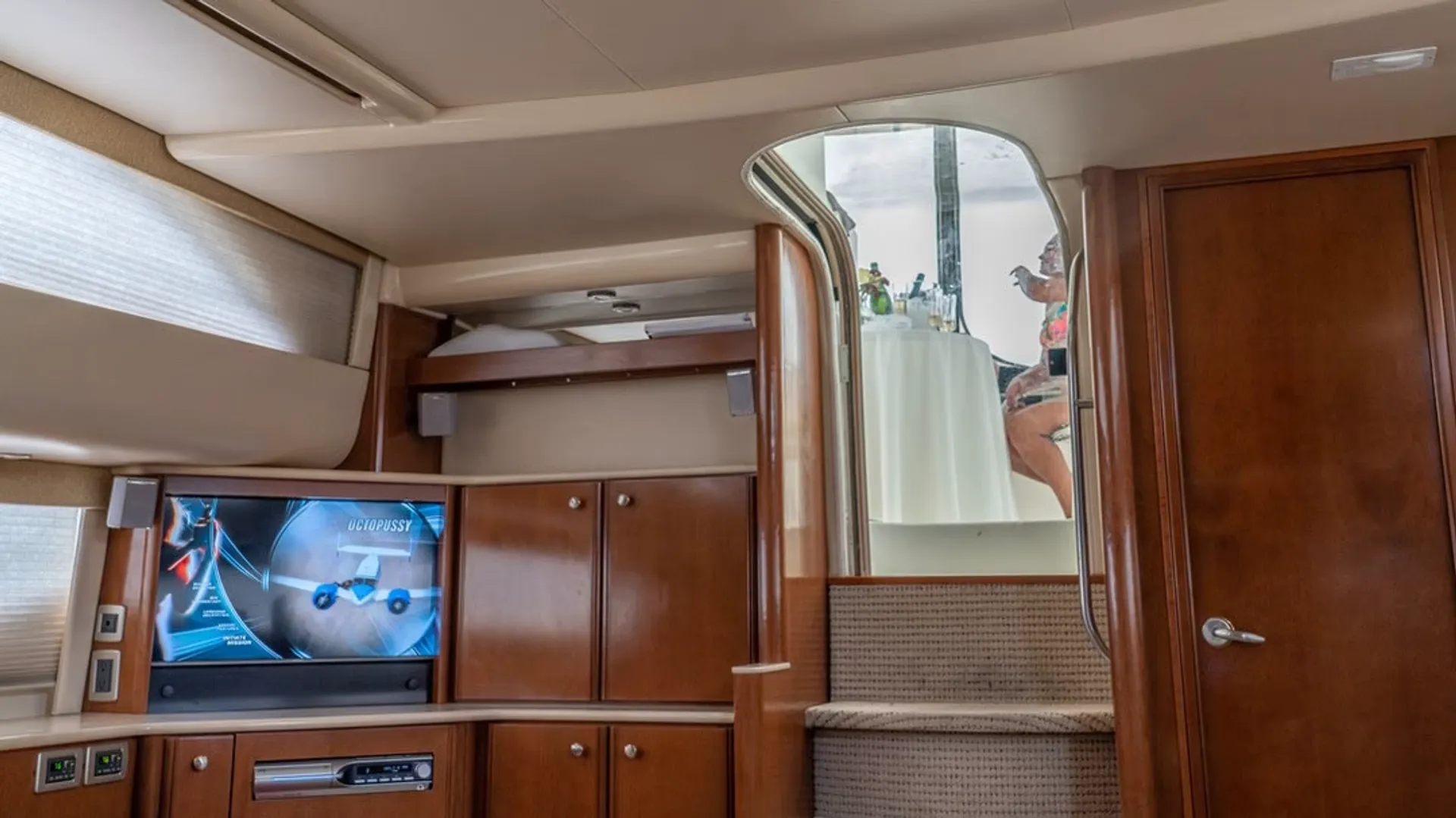 Meridian Yachts 408 Motoryacht in Fort Lauderdale, FL — photo 8