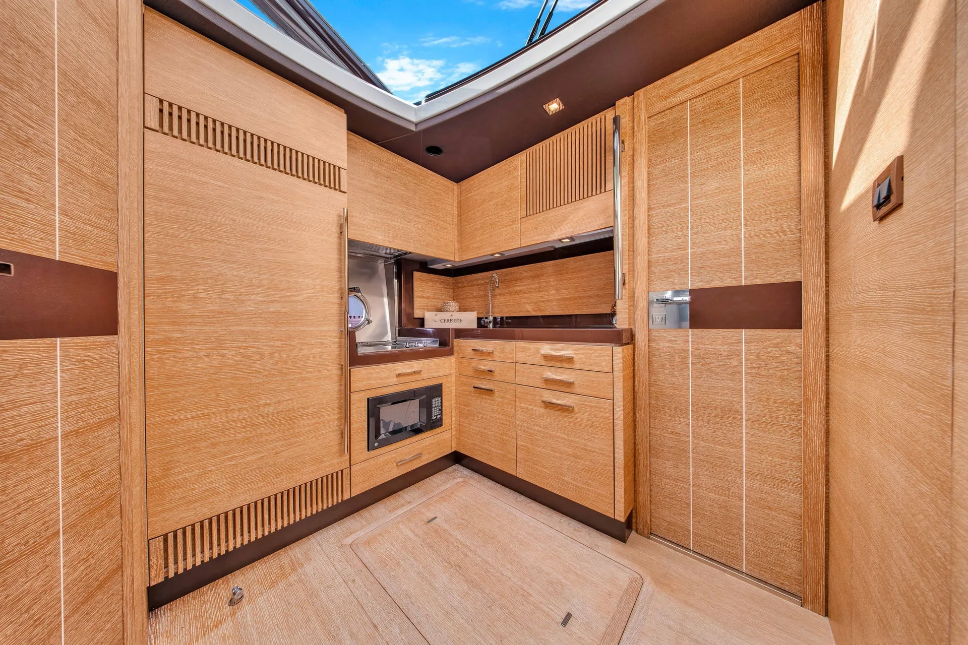 Miami Flybridge Escape — 48ft Azimut Cruise, Sandbar & Floating Lounge