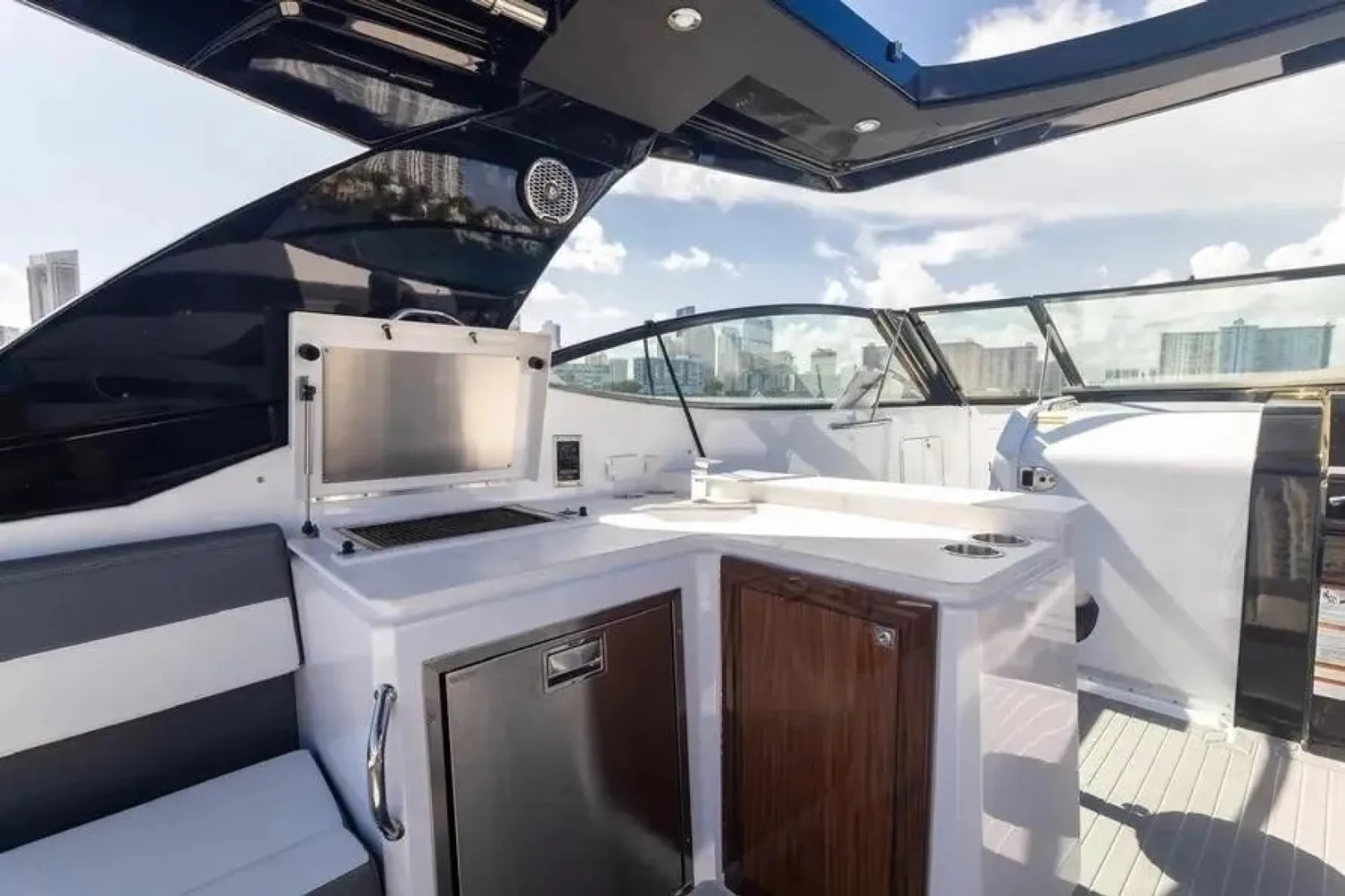38’ Cruisers Yachts 38 GLS — Luxury, Power & Coastal Cruising