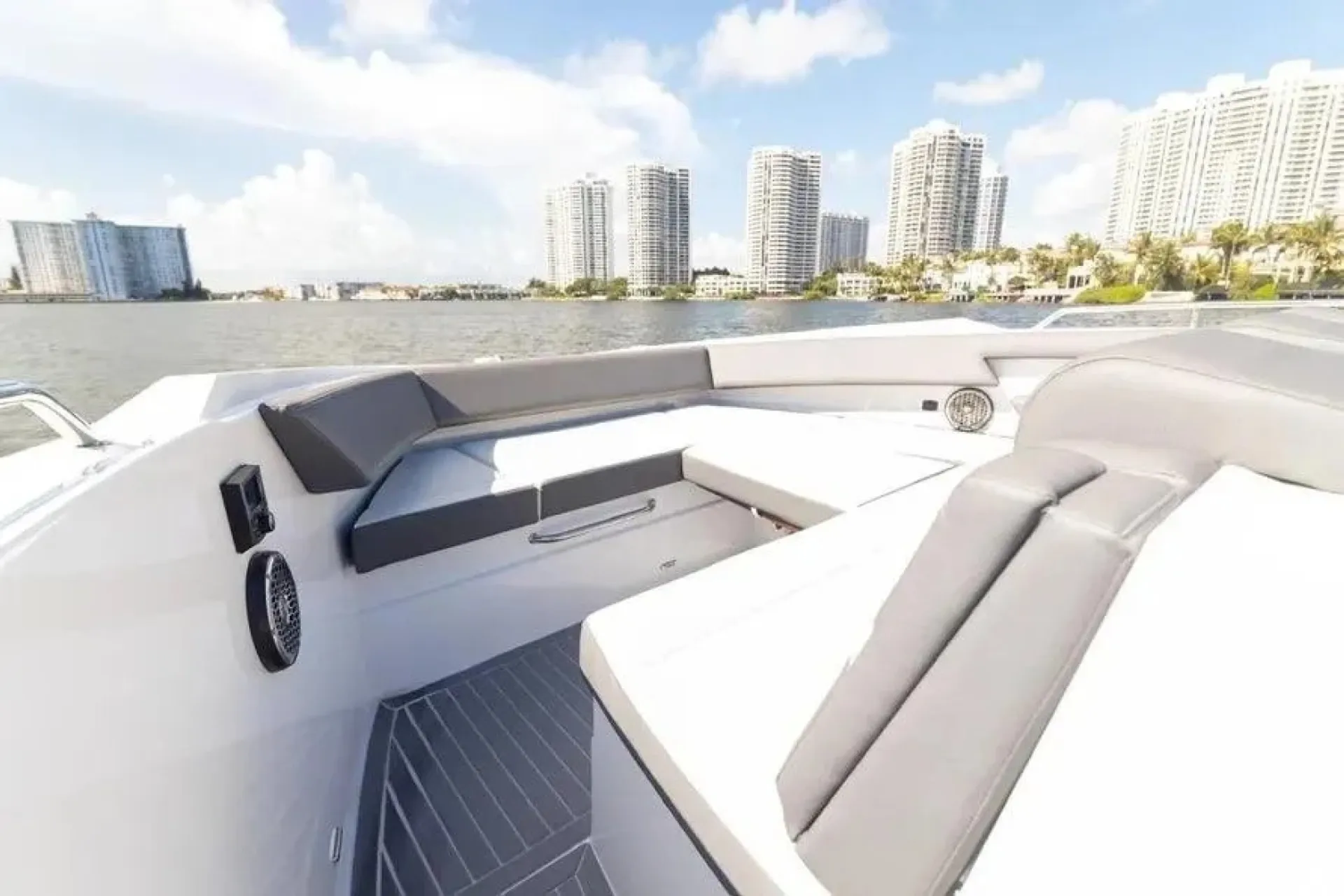 38’ Cruisers Yachts 38 GLS — Luxury, Power & Coastal Cruising