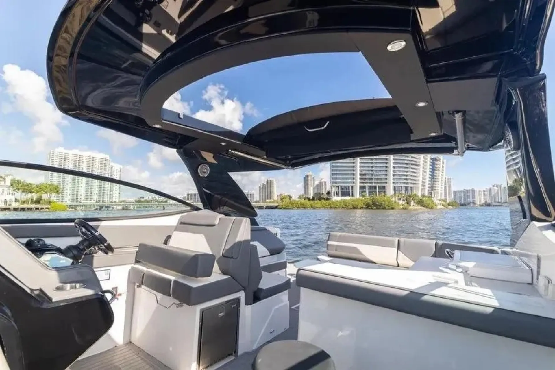 38’ Cruisers Yachts 38 GLS — Luxury, Power & Coastal Cruising