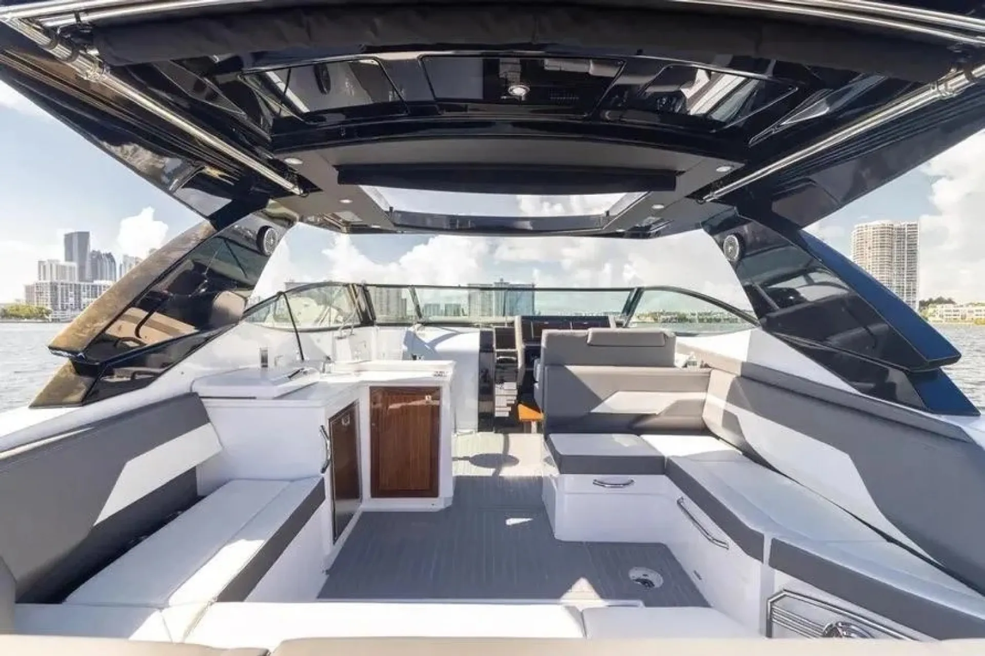 38’ Cruisers Yachts 38 GLS — Luxury, Power & Coastal Cruising