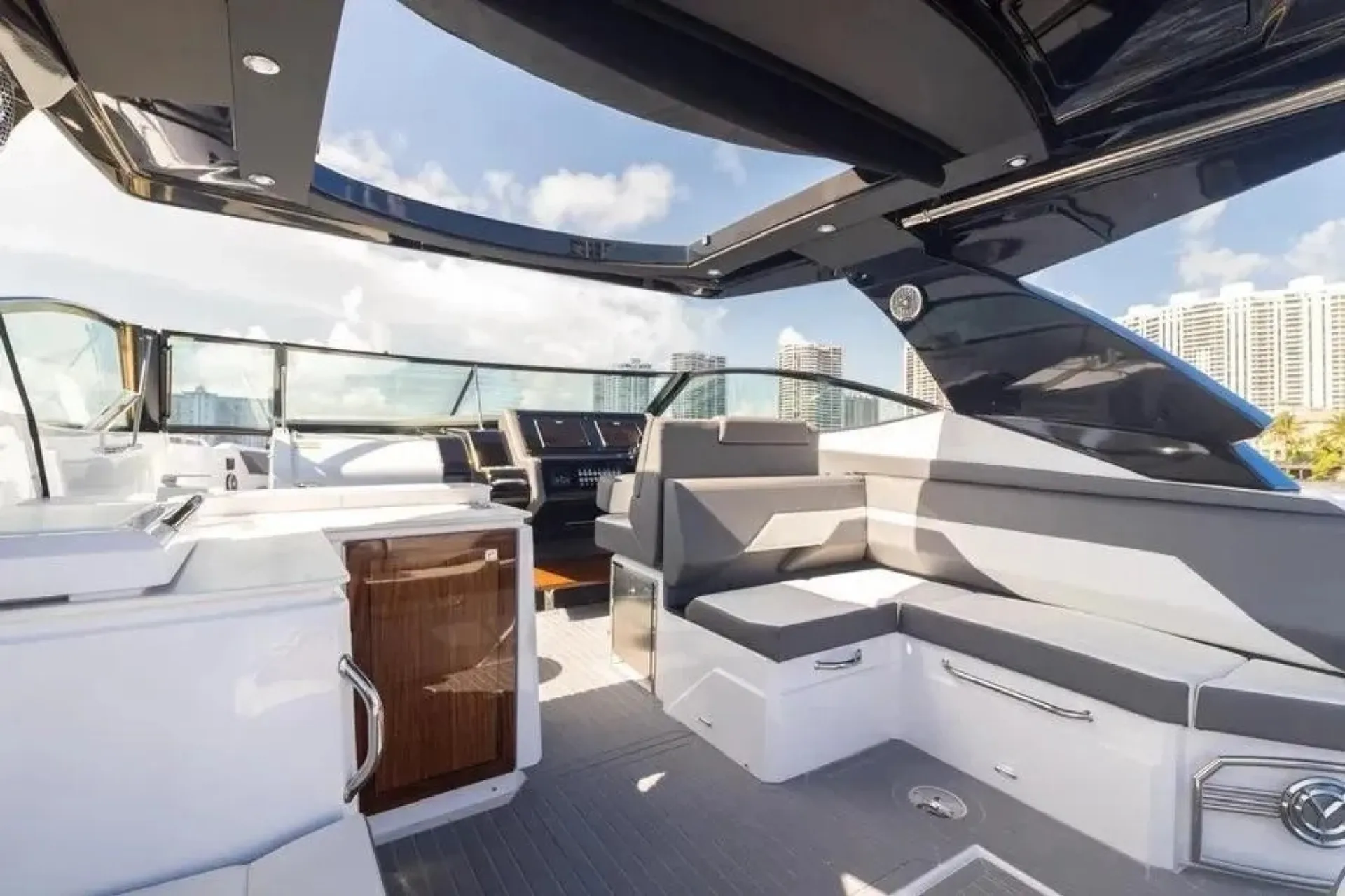 38’ Cruisers Yachts 38 GLS — Luxury, Power & Coastal Cruising