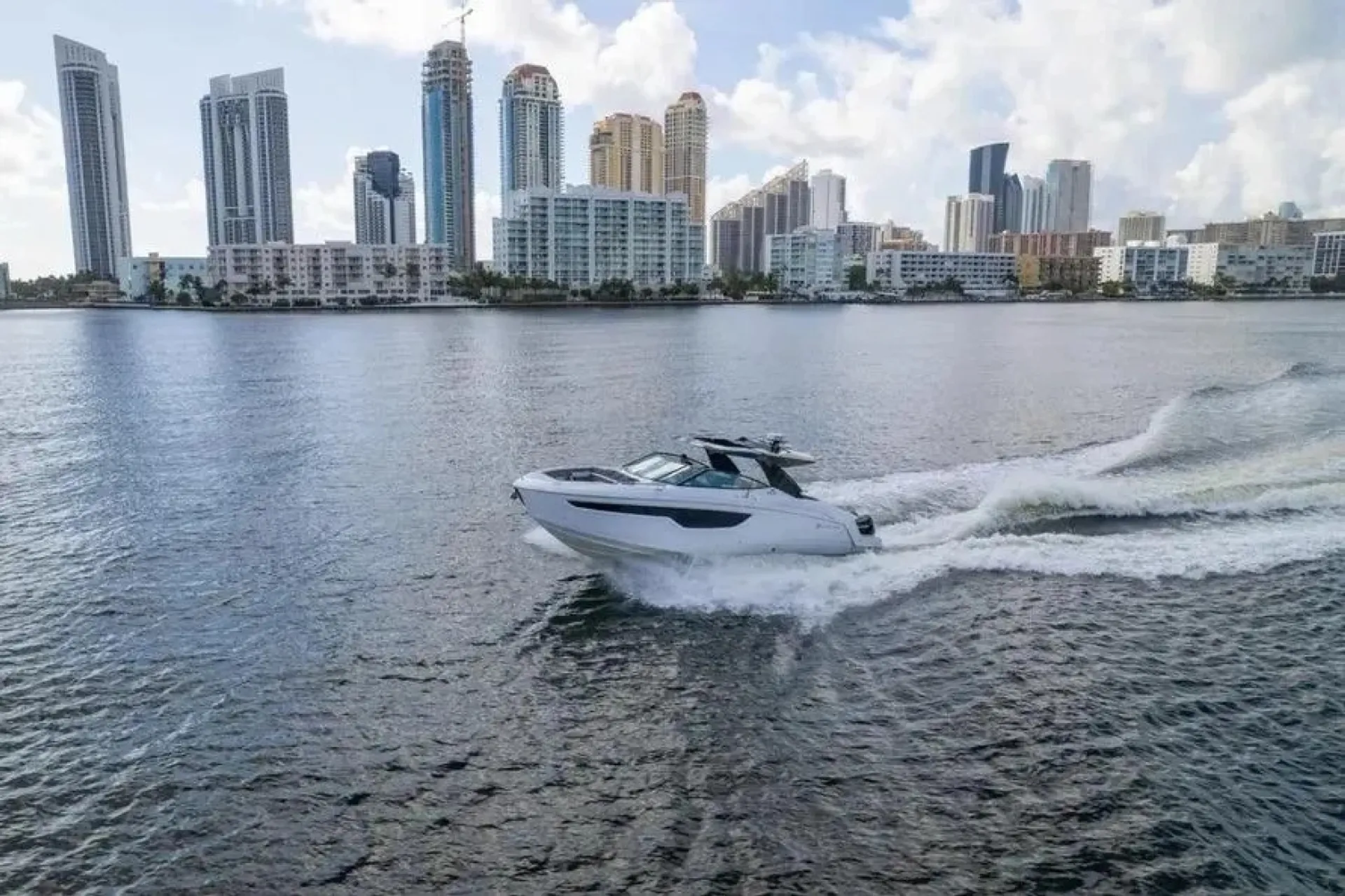 38’ Cruisers Yachts 38 GLS — Luxury, Power & Coastal Cruising