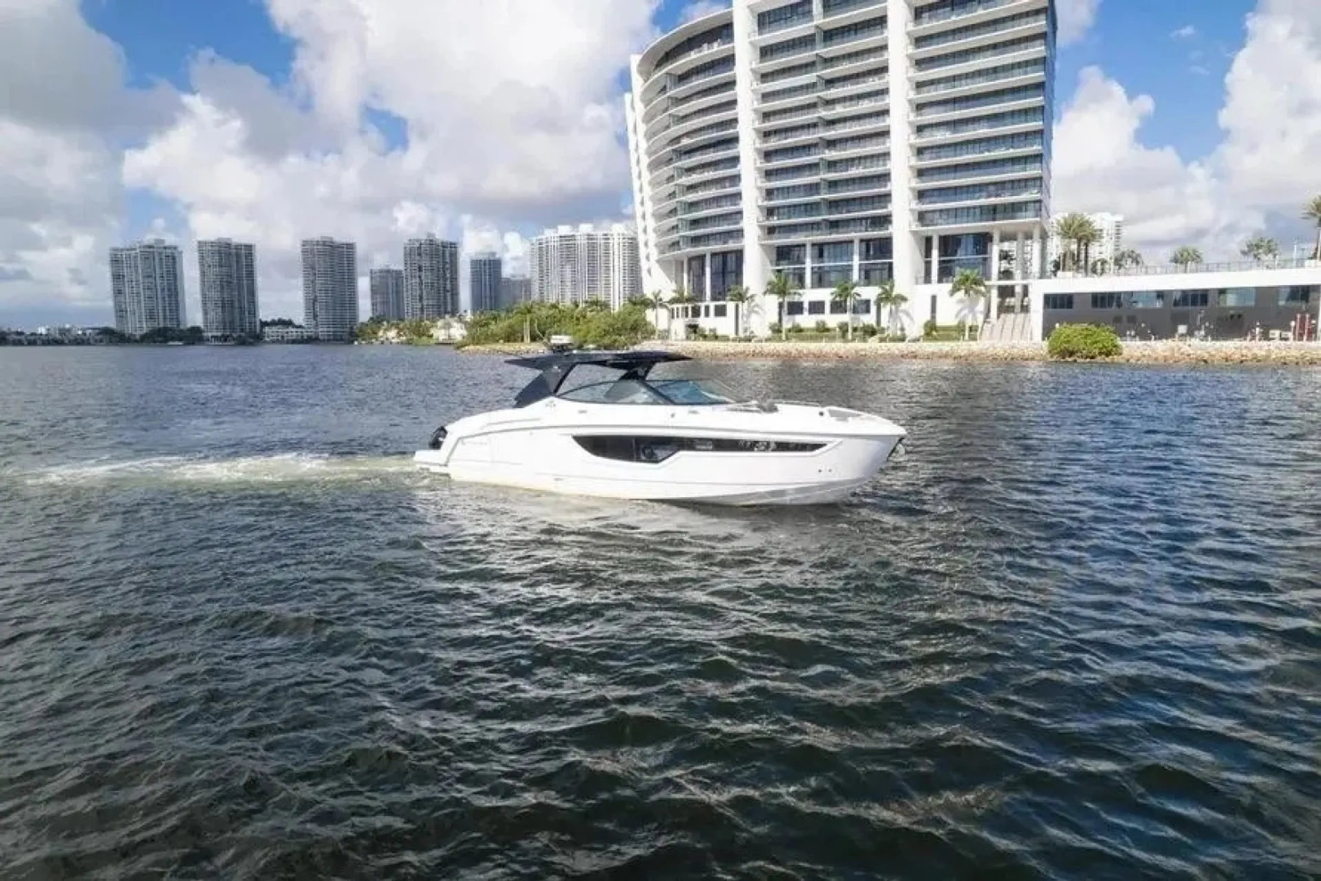 38’ Cruisers Yachts 38 GLS — Luxury, Power & Coastal Cruising