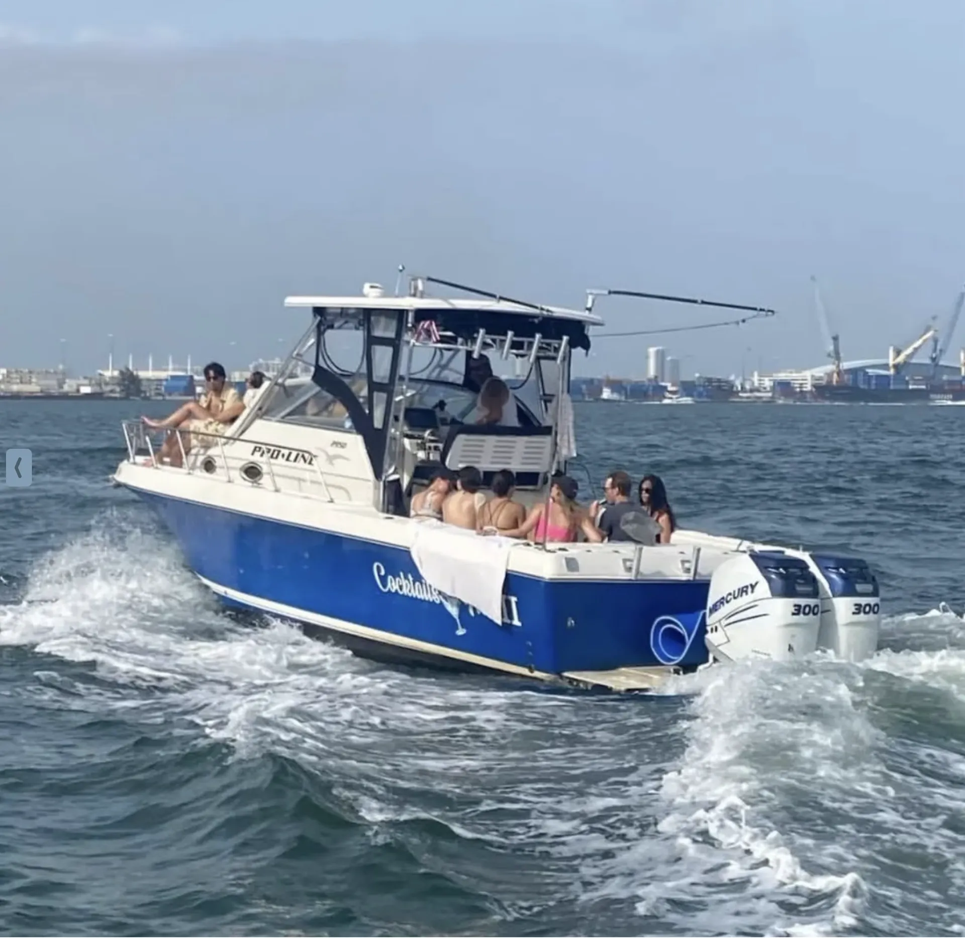 PRO LINE 2950 MID CABIN 30' in Miami, FL