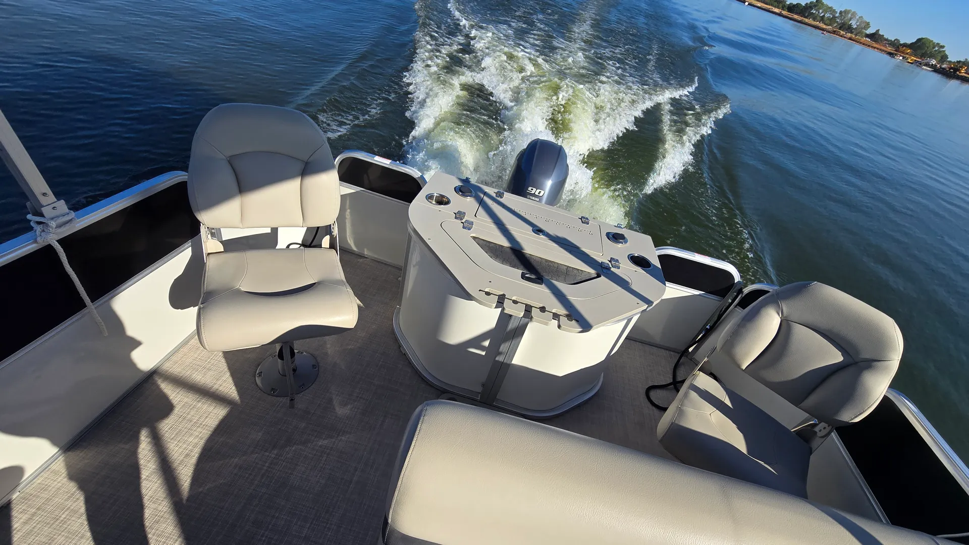 21’Berkshire Pontoon 90HP - Perfect for Fishing, Cruises & Sunset Fun