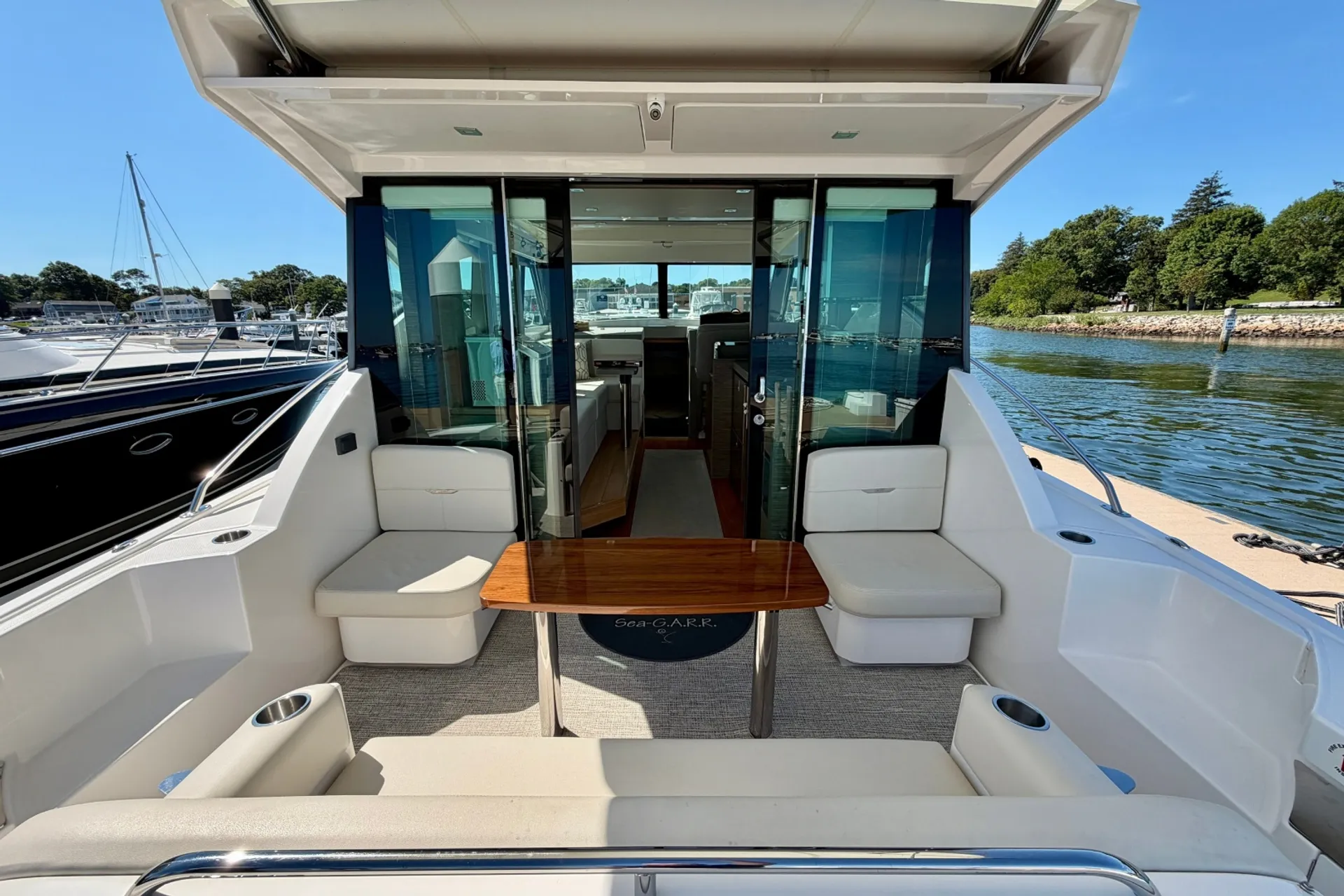 TIARA YACHTS 39 COUPE (VOLVO) in New York, NY — photo 2